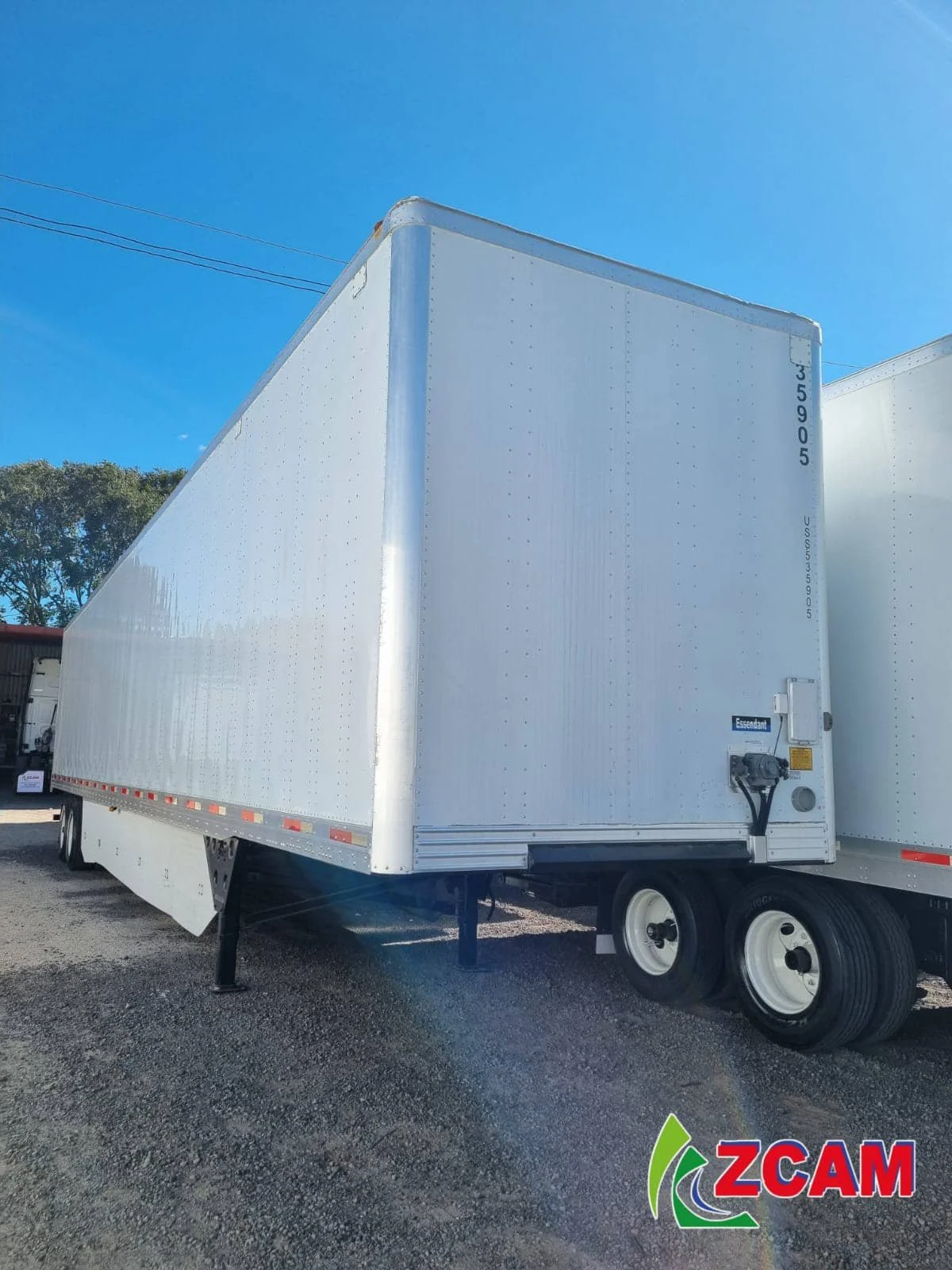 Furgon Utility 570 de Venta — Camiones y Cabezales Disponibles en El Salvador 3.jpg