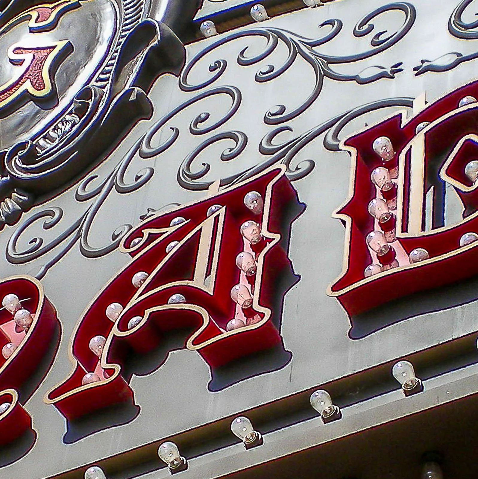 Marquee Creast / Download