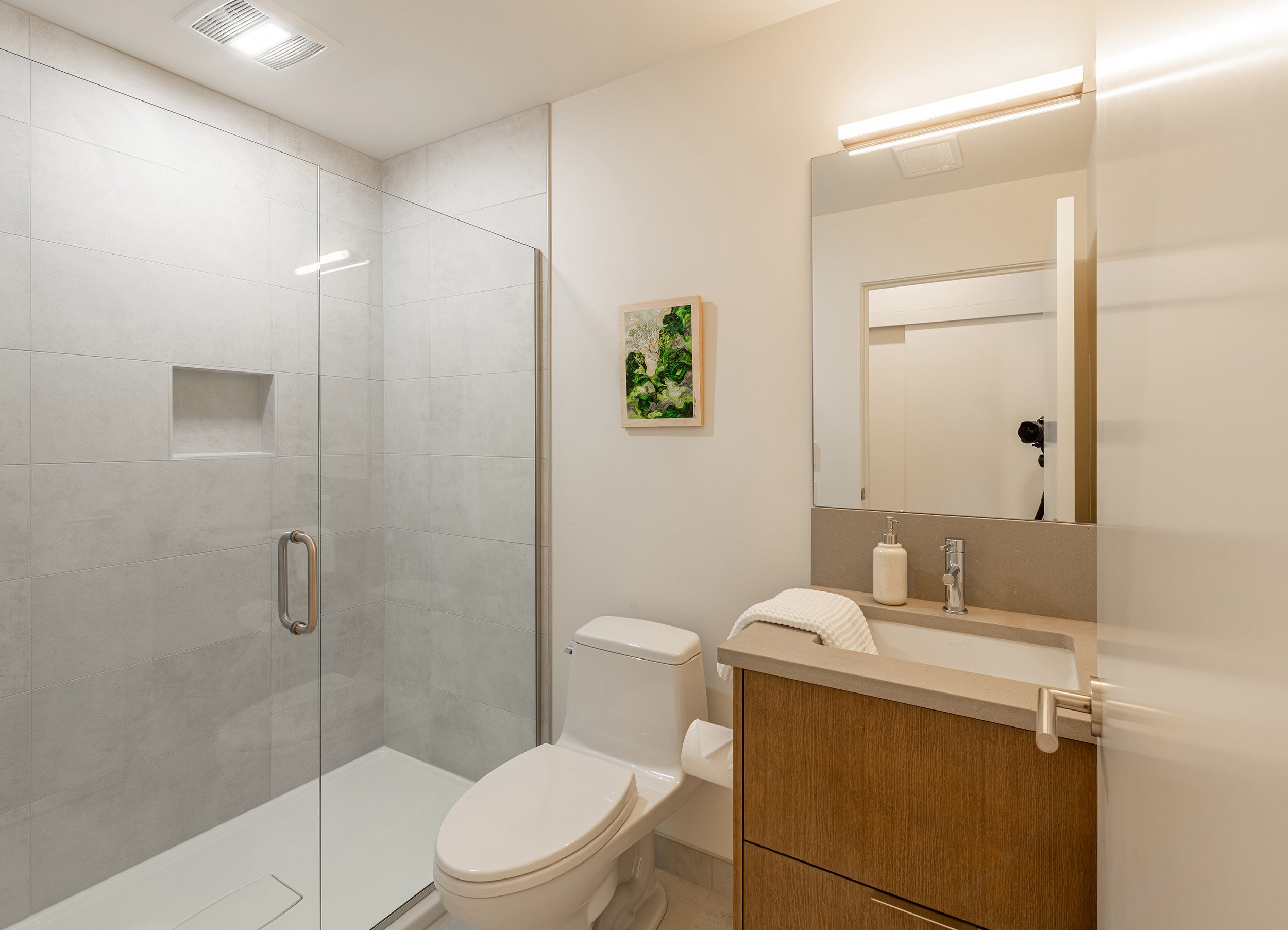 BUILD-LLC-SW-Cottage-Int-Elder-Bath-02-AvL.jpg