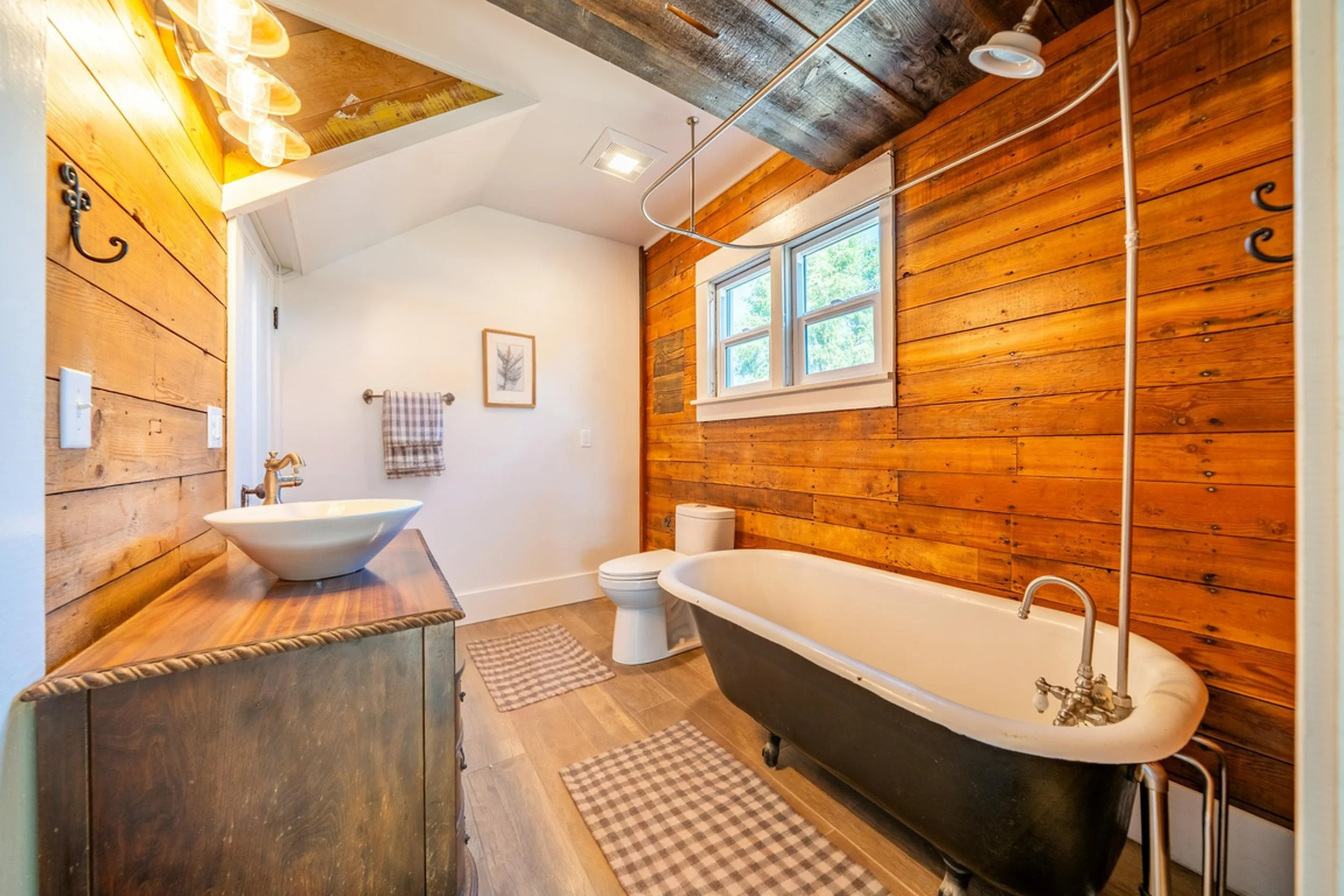 4BD 2BA Farmhouse at 19th