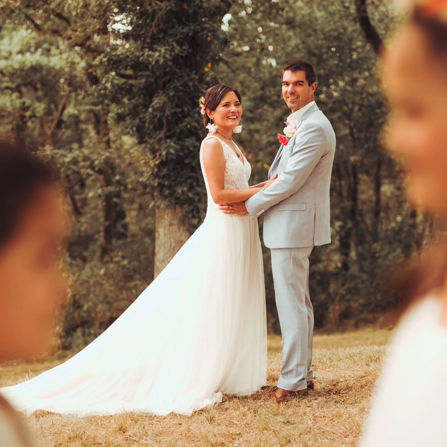 Se marier avec ses enfants, un moment incroyable qui laissera des souvenirs eternels pour toute la famille. C'etait le choix gagnant pour Ga&euml;lle et Julien en aout dernier dans le superbe cadre de @la_metairie_du_fuste 

#photographetoulouse #pho