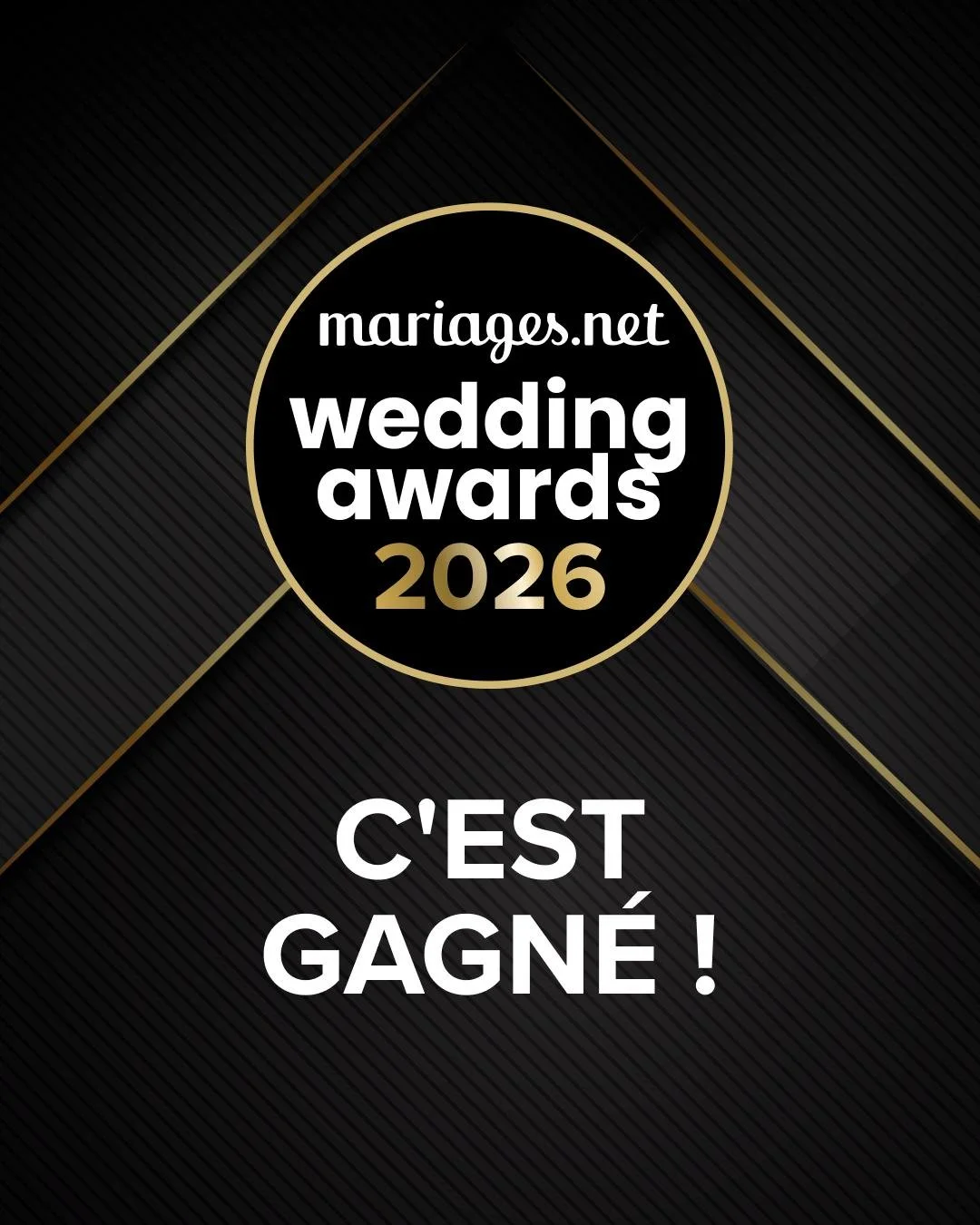 Logo des Wedding Awards 2026 de mariages.net, avec le texte "C'est gagné !" sur un fond noir avec des accents dorés.