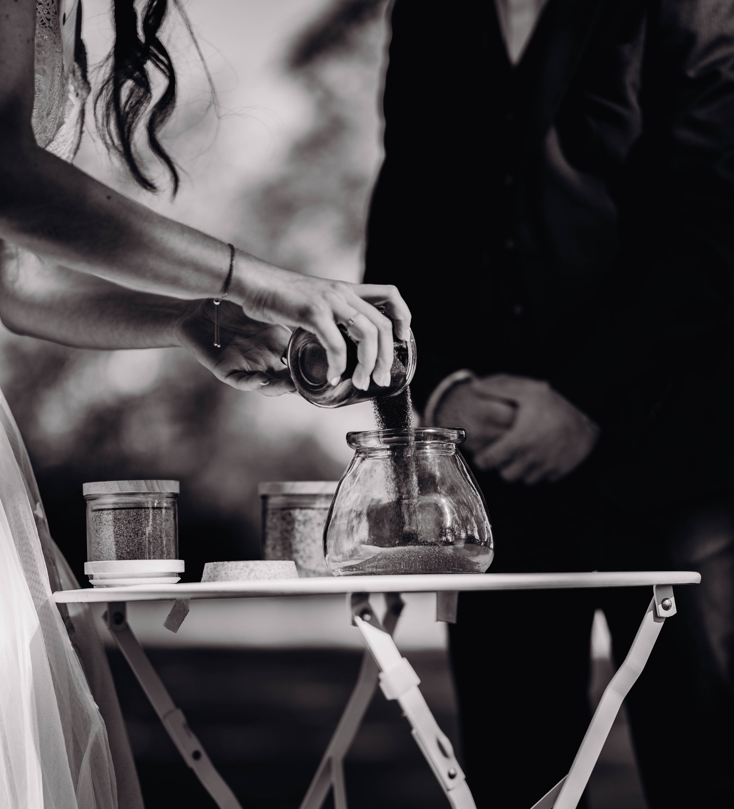 Cérémonie des sables lors d'une cérémonie laïque au manoir du Thouron proche de Toulouse