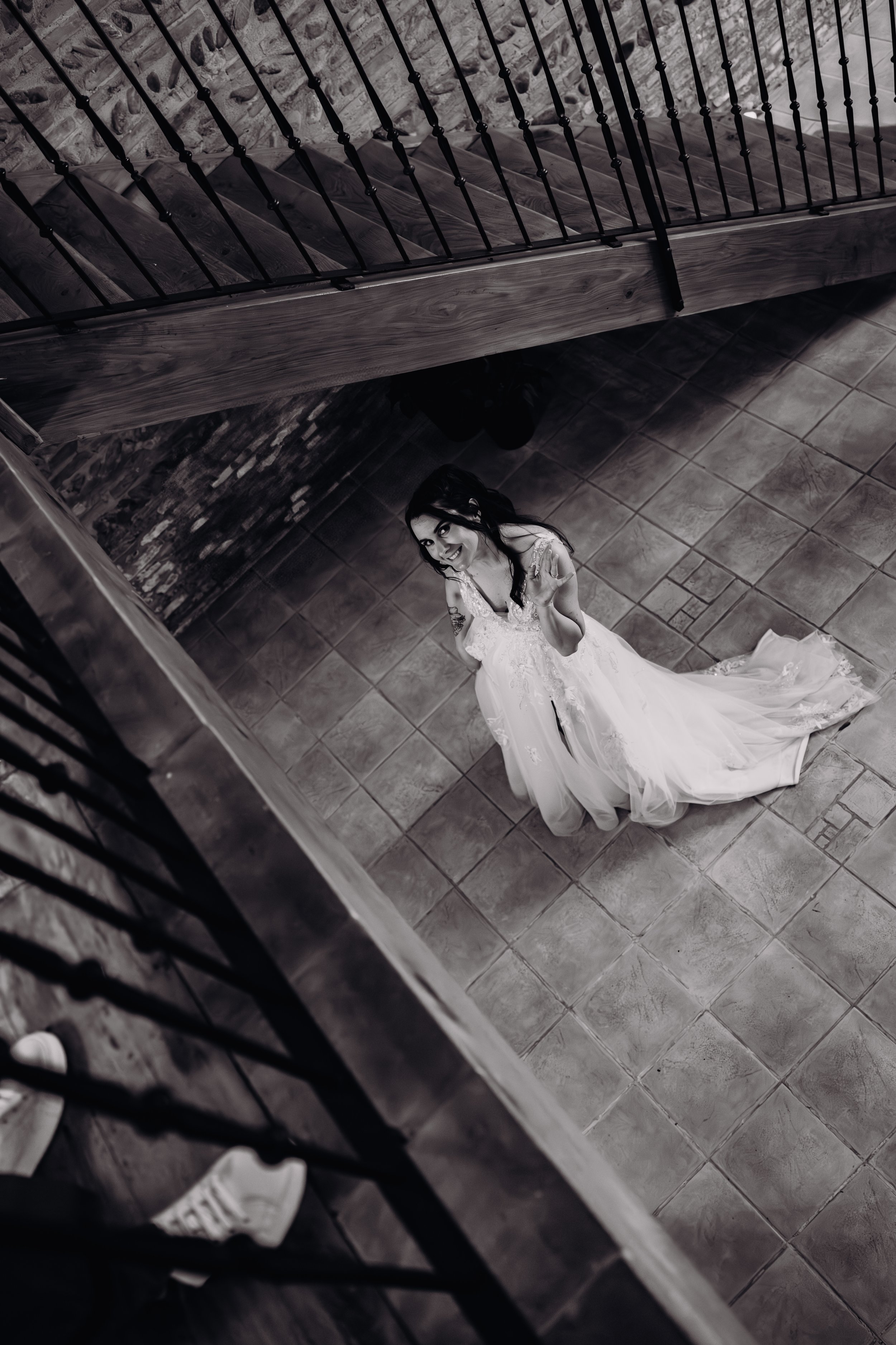 La mariée se prépare à faire son entrée en salle pour leur repas au domaine de Lalanne, proche de Toulouse