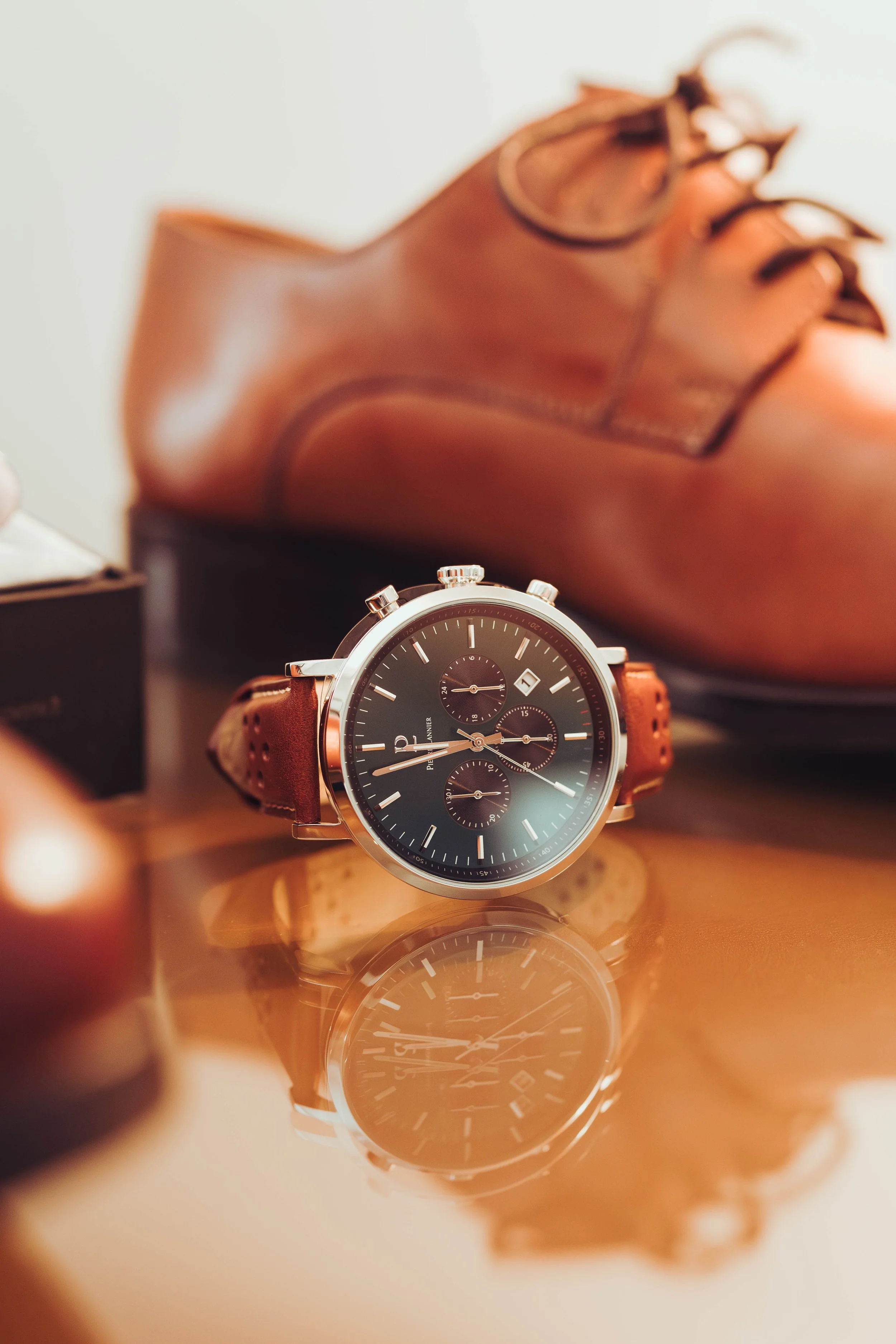 Les affaires du marié lors de ses préparatifs au château de Puydaniel près de Toulouse, en Occitanie. 