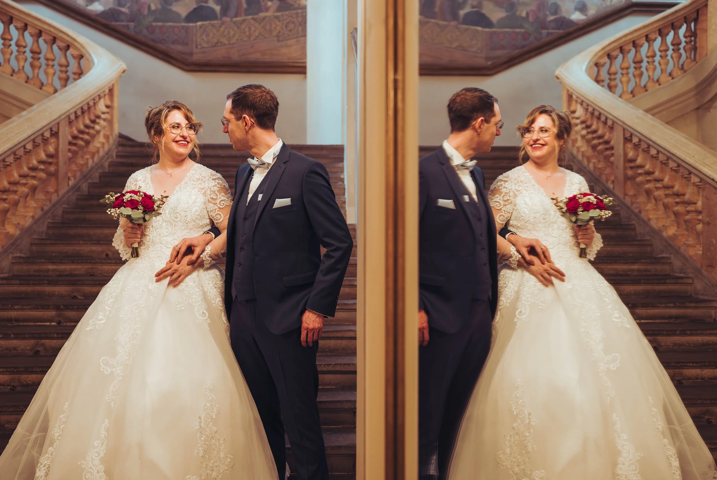 Mariage au Capitole de Toulouse, les mariés attendent pour monter les marches les menant à la Salle des illustres 