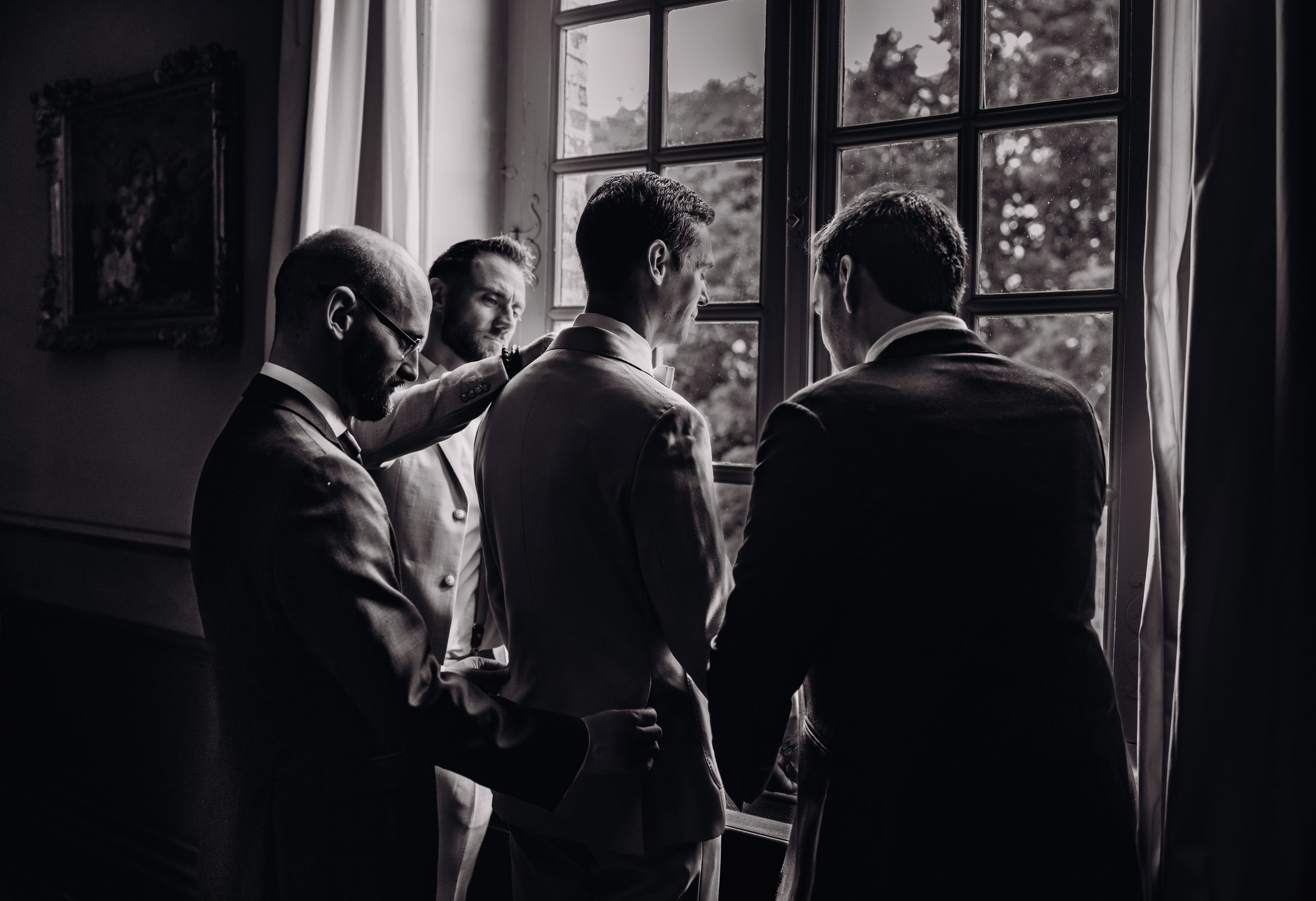 Préparatif des mariés à l'Orangerie des Demoiselles de Frouzins près de Toulouse, en Occitanie. 