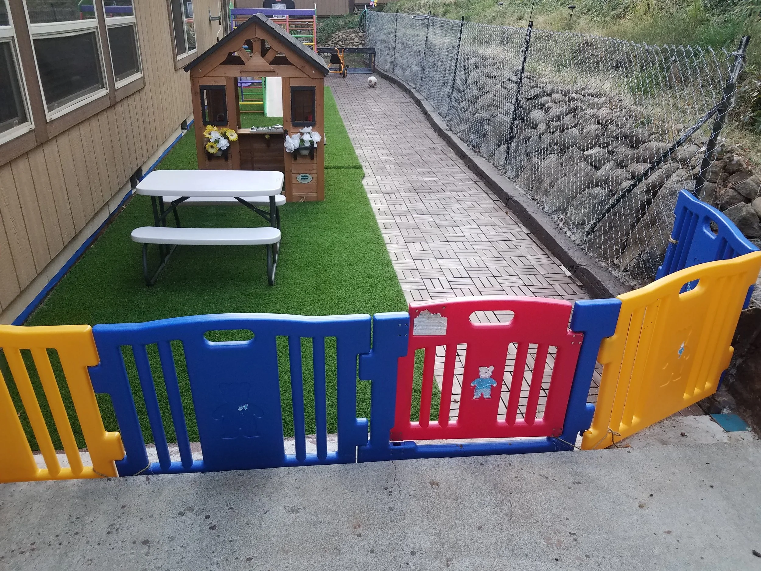 Gloria Pictures 8.jpg