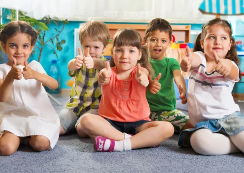 kids with their thumbs up