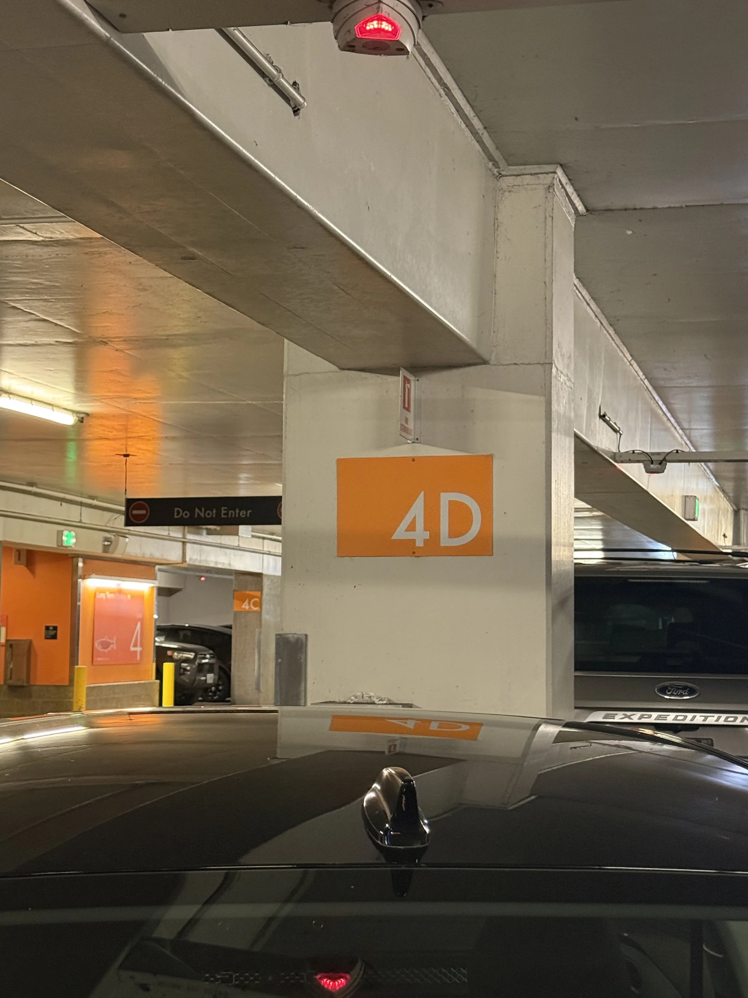 Close to a major airport- Pdx- and the Scenic Columbia River Gorge