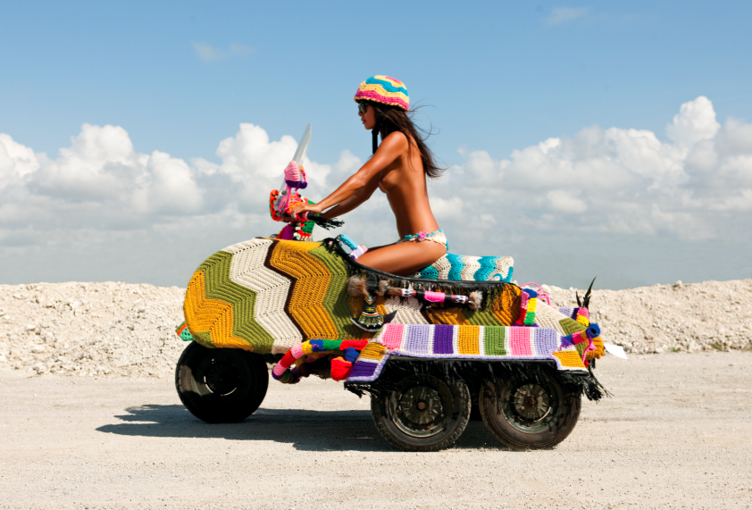 magda-sayeg-fiber-art-installationMike Piscitelli 04.png