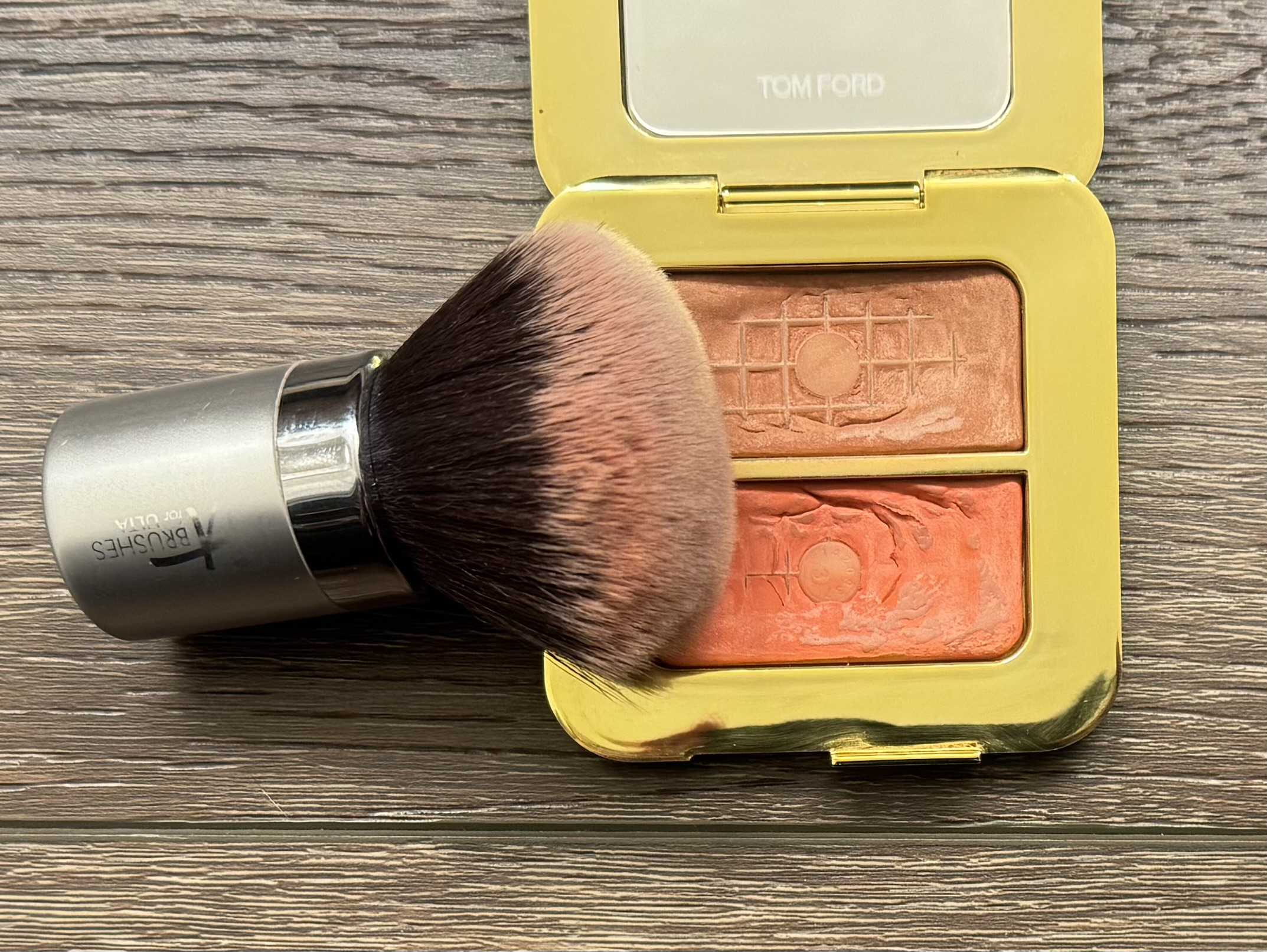 IT Brush for Ulta Airbrush Essential Kabuki on top of the Tom Ford Sheer Cheek Duo for Size Reference.