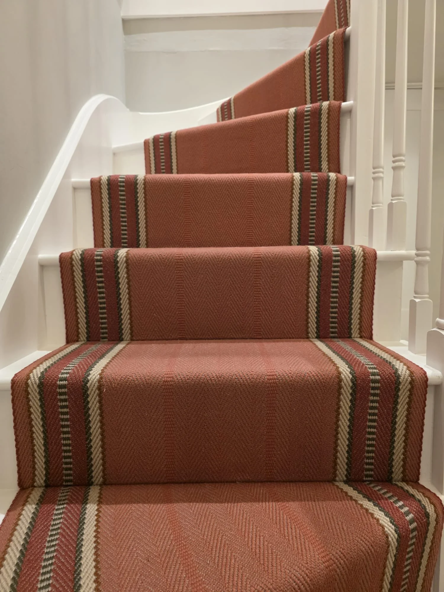 Roger Oates - Hampton
Colour: Terracotta