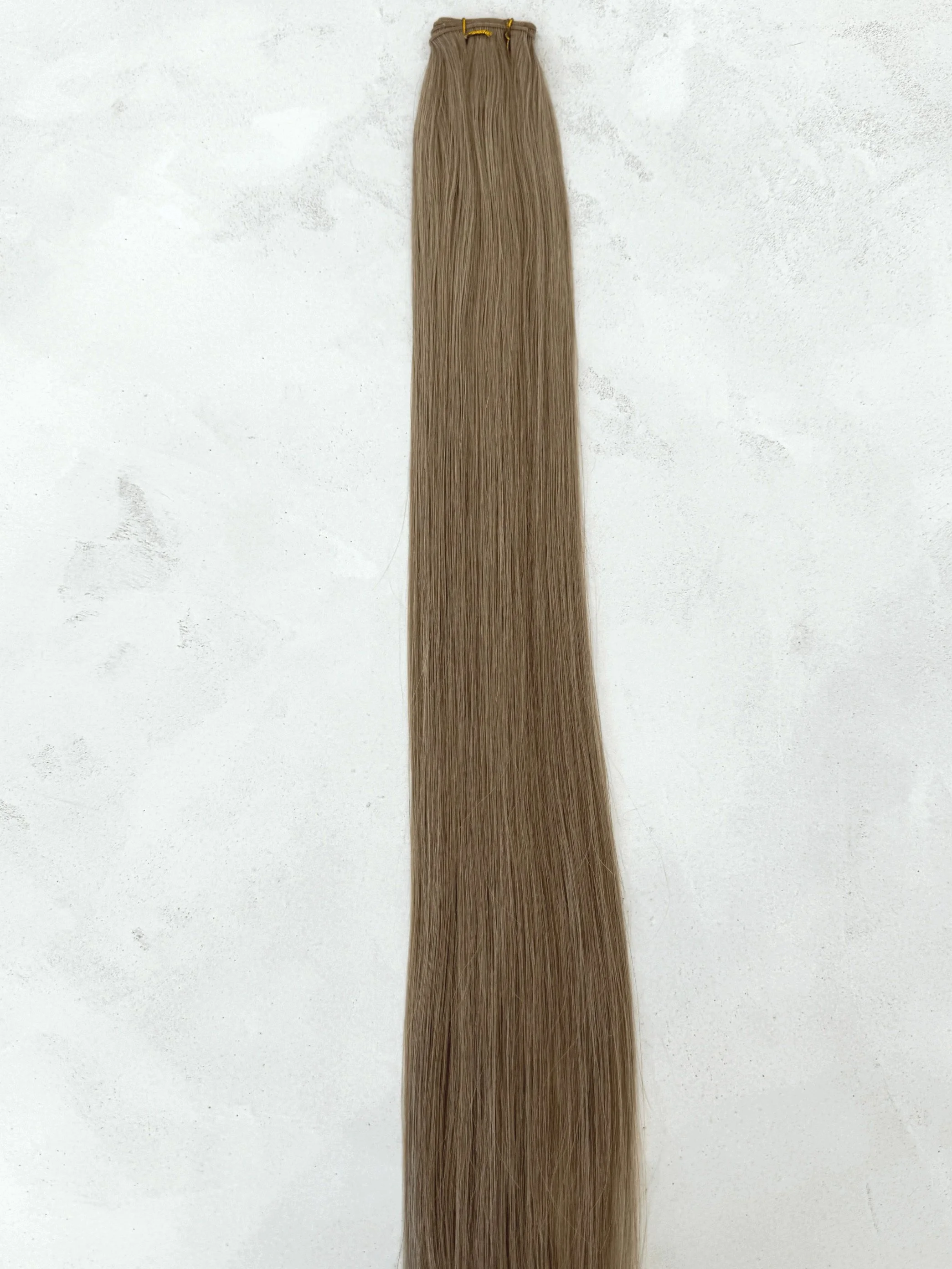 #18A ash blonde (PER BUNDLE IS 50 GRAMS ) 22 inches