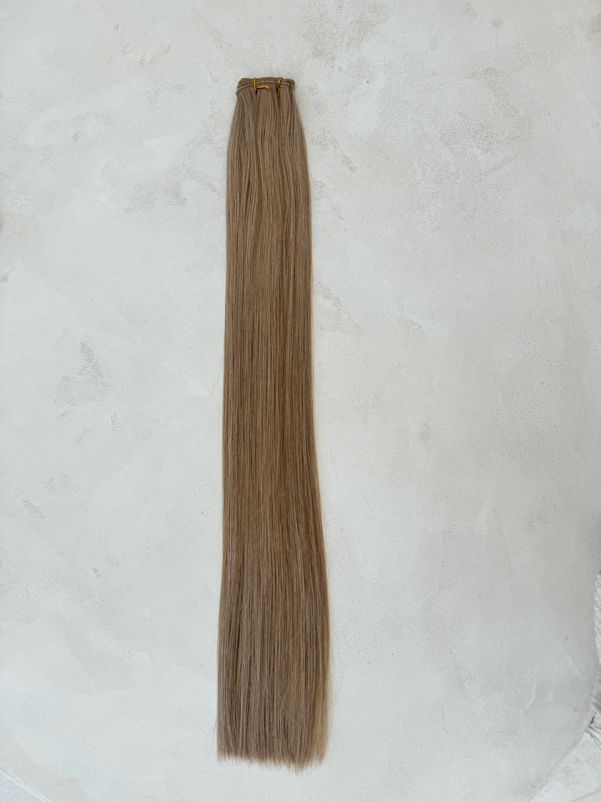 CARAMEL BLONDE #9 ( PER BUNDLE IS 50 GRAMS ).  22 inches