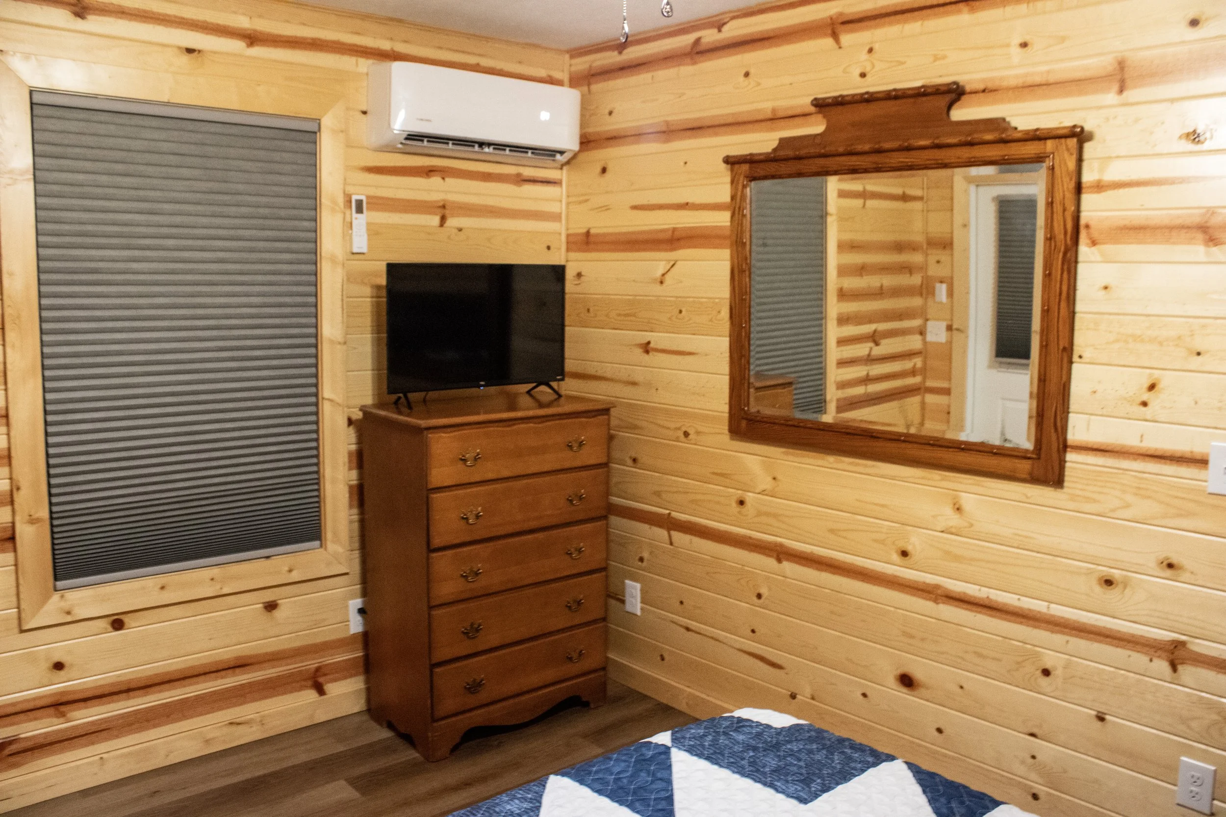 1 bed cabin bedroom tv and mirror.JPG