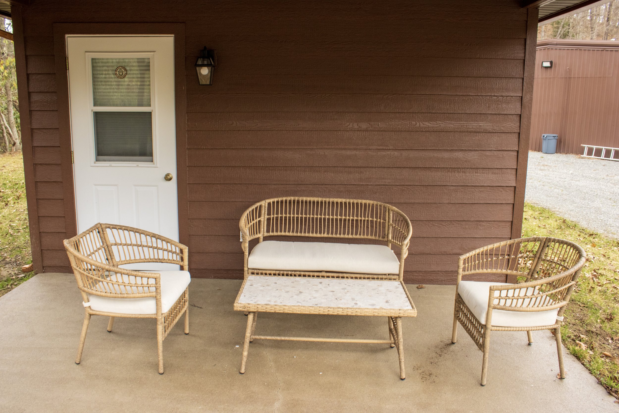 1 bed cabin porch close up.JPG