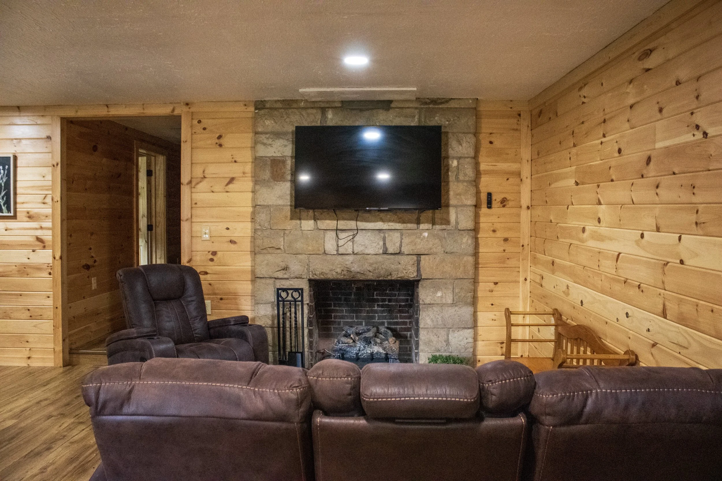 4 Bed cabin Living Room.JPG
