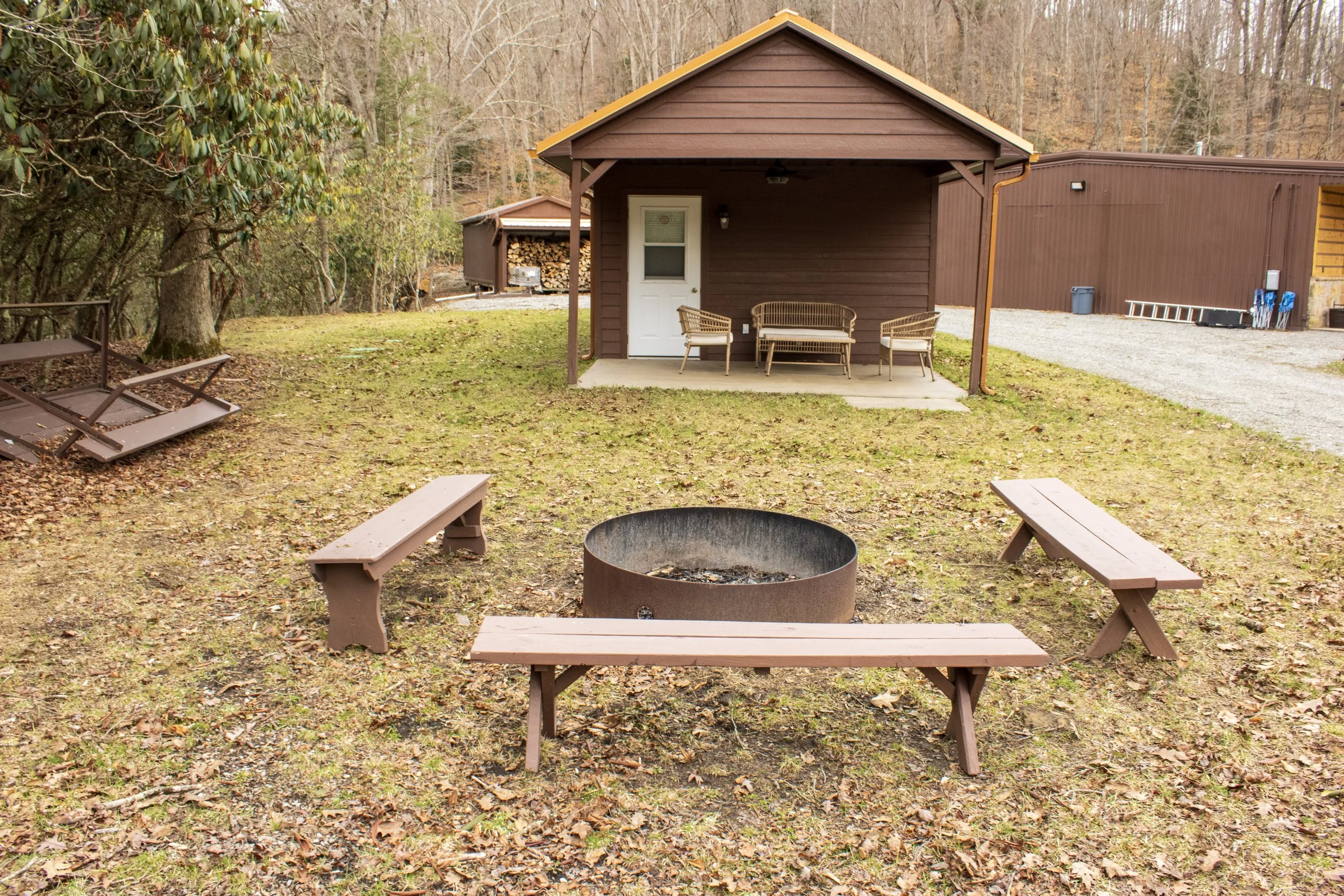 1 bed cabin fire pit and cabin.JPG