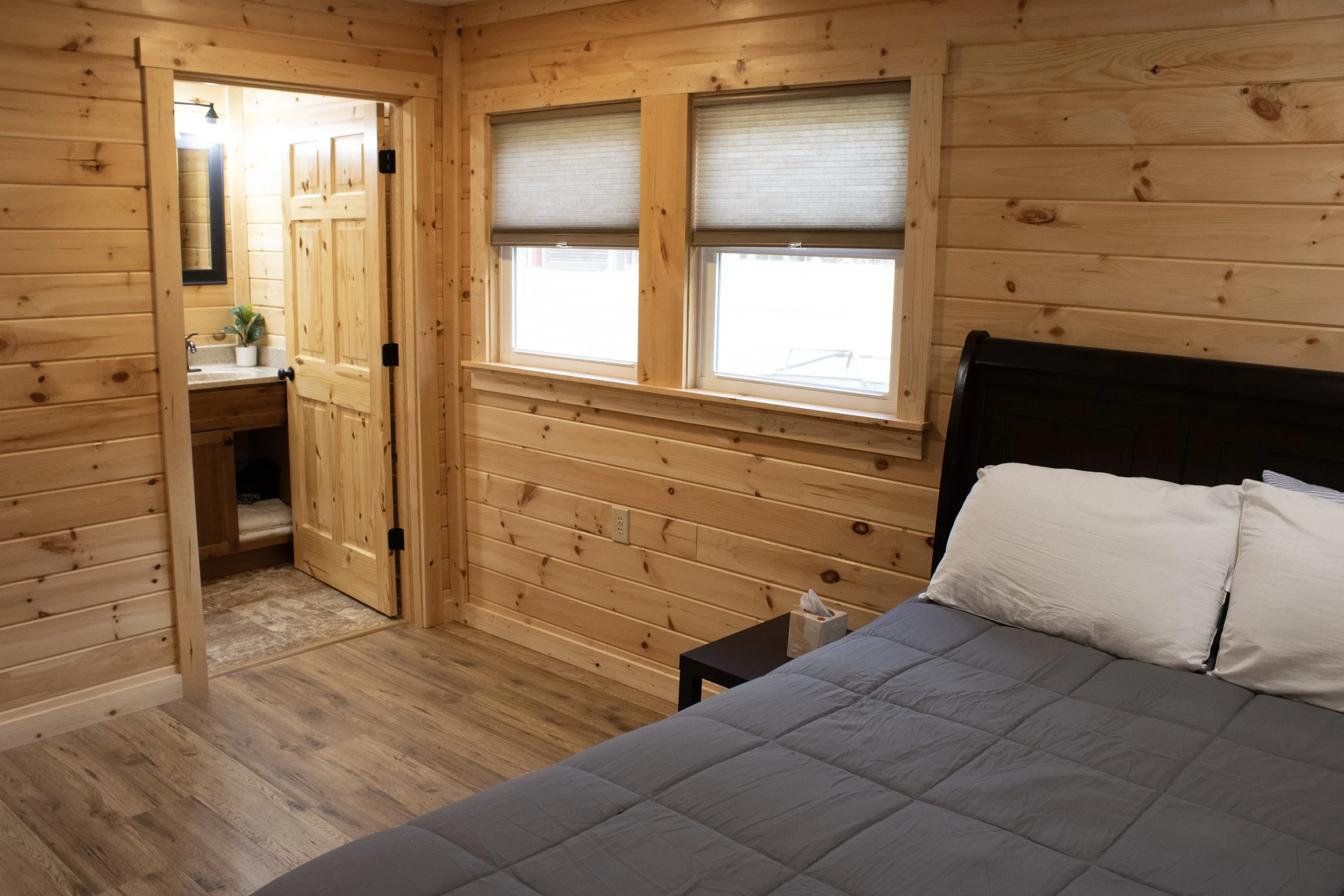 4 Bed cabin Front Bed3.JPG