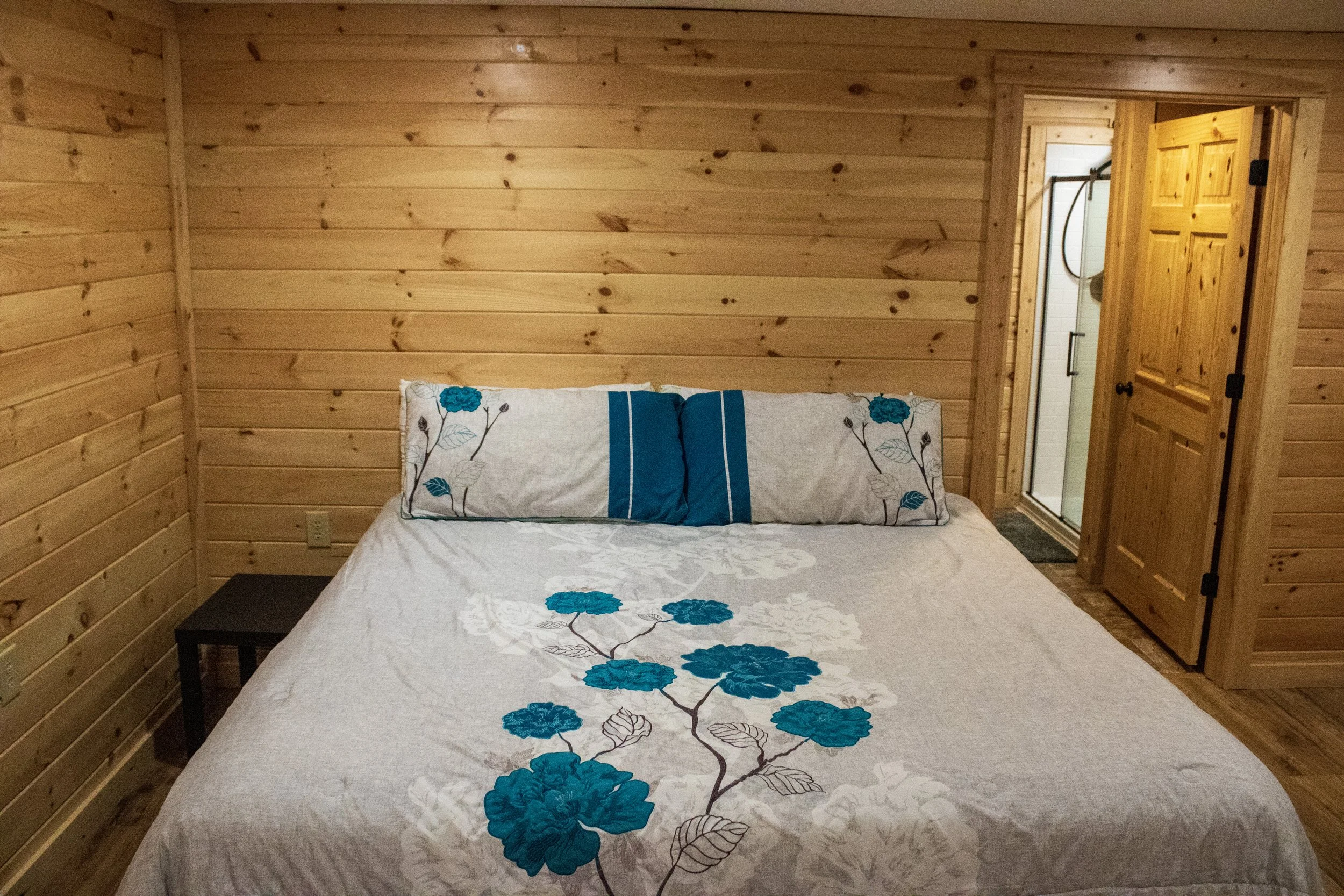 4 Bed cabin Master Bedroom Bed.JPG