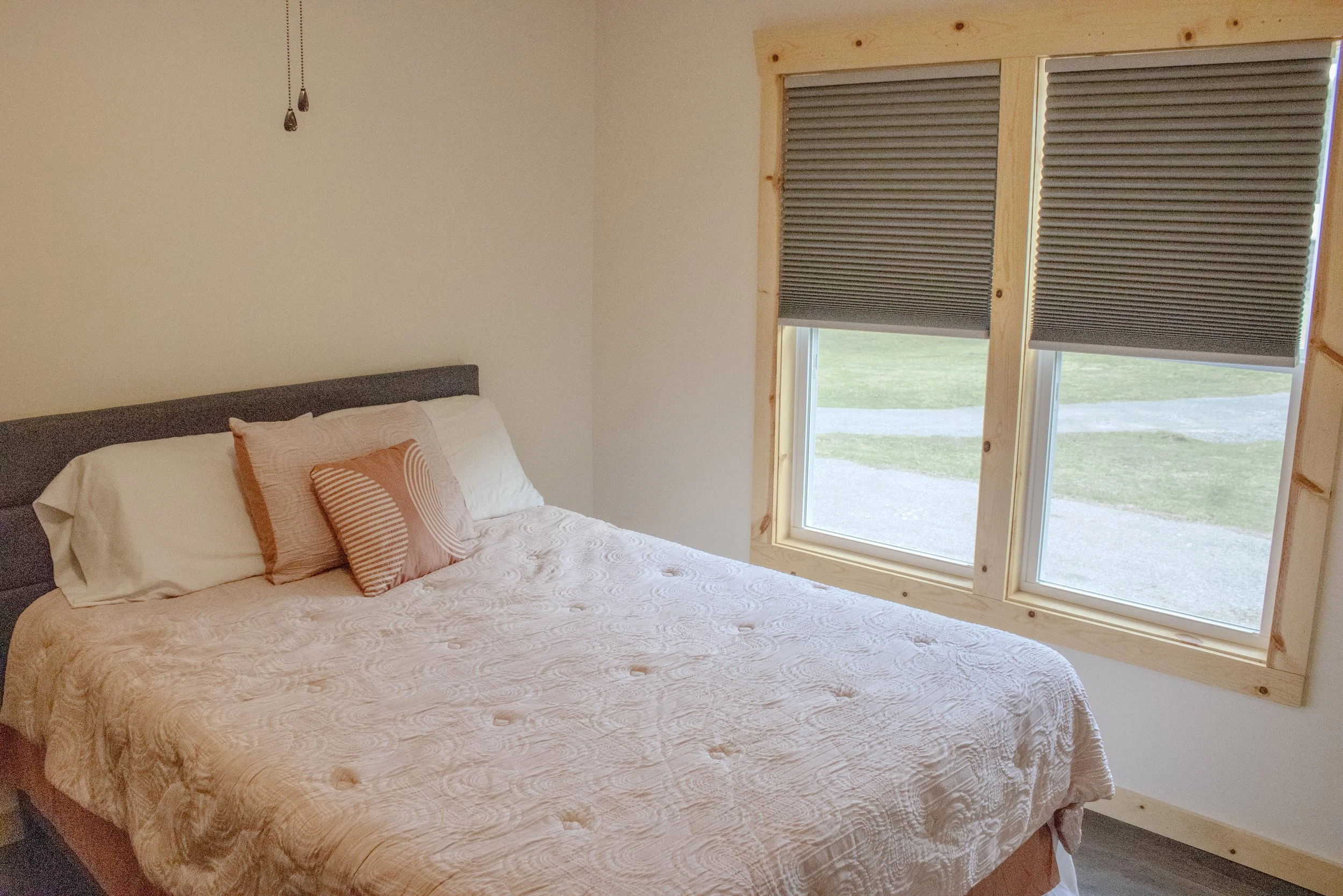 2 Bed cabin pink bed window vew.JPG