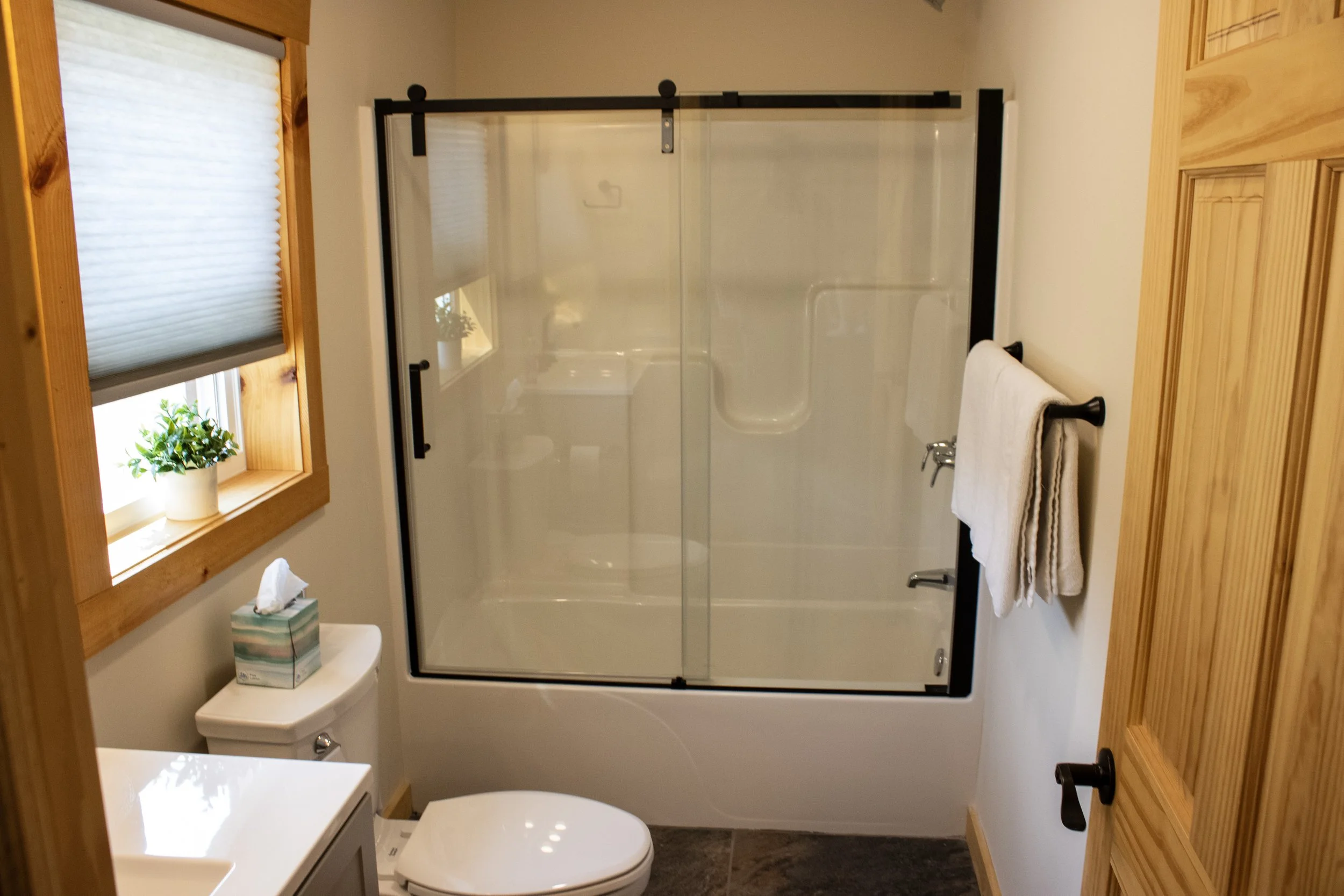 2 bed cabin bathroom_2.JPG