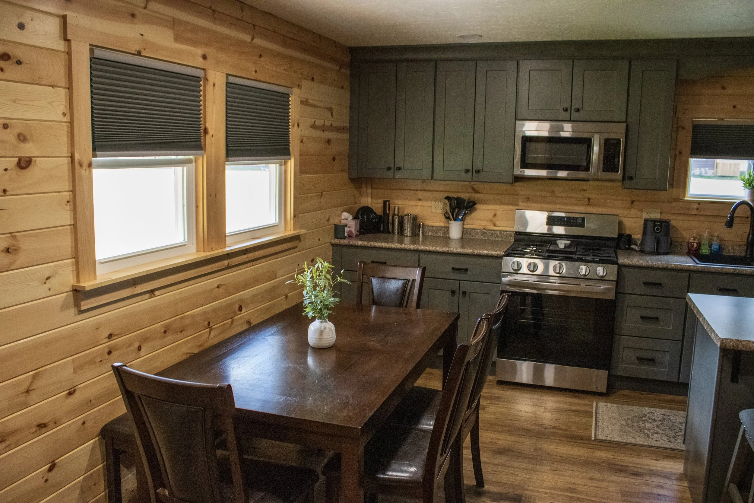 4 Bed cabin dining table.JPG