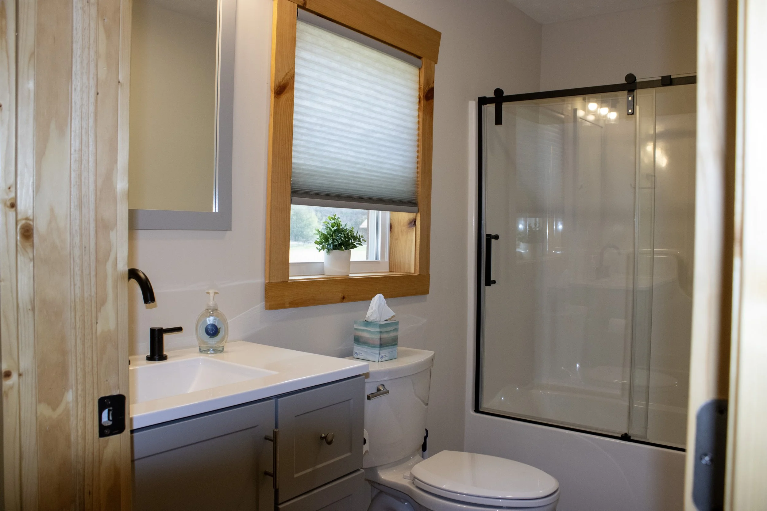 2 Bed cabin bathroom.JPG