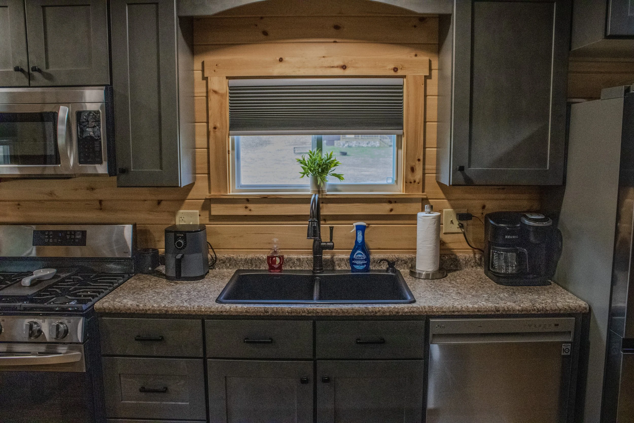 4 Bed cabin Sink.JPG