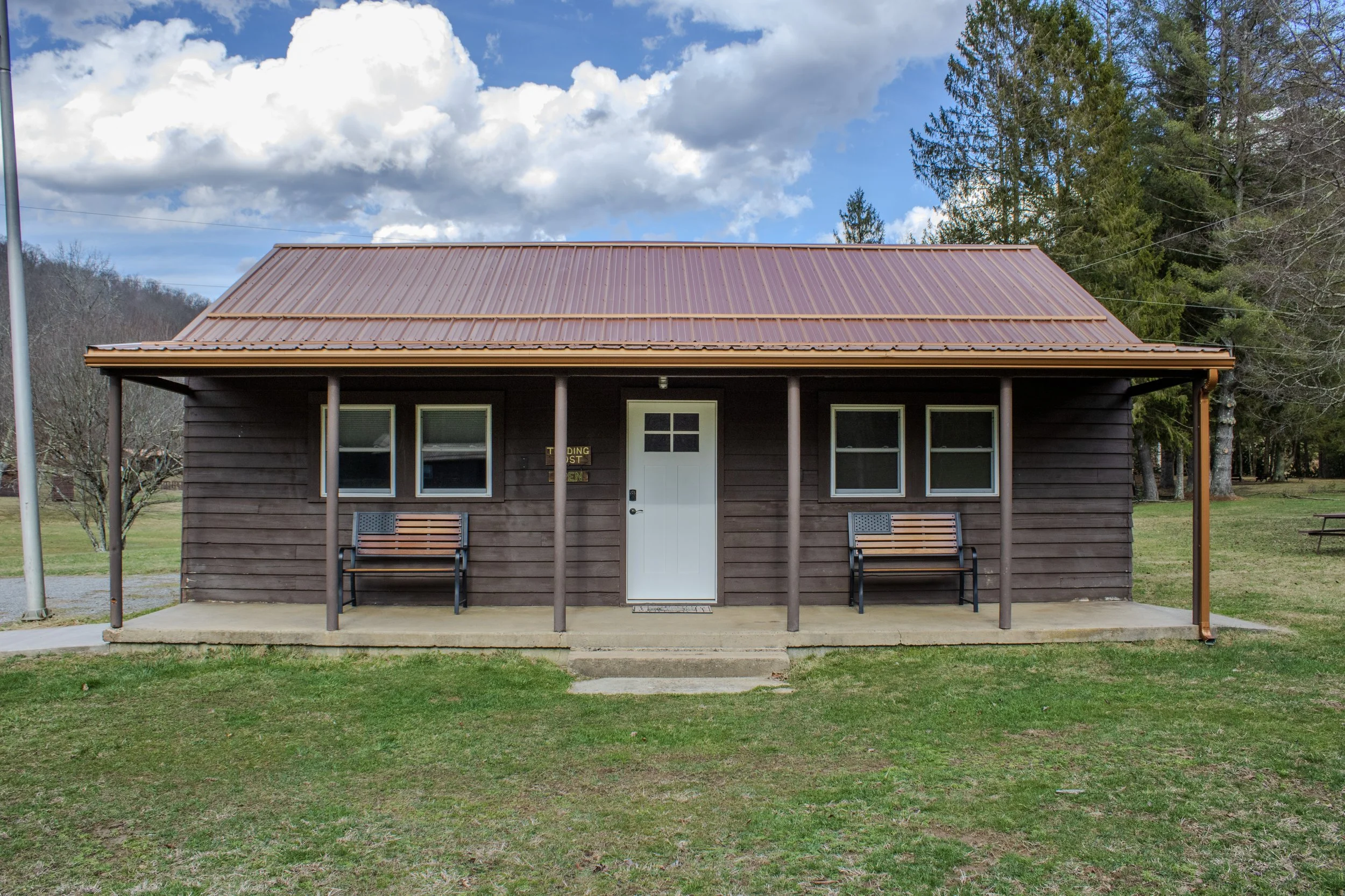 4 Bed cabin Outside Front HDR.JPG