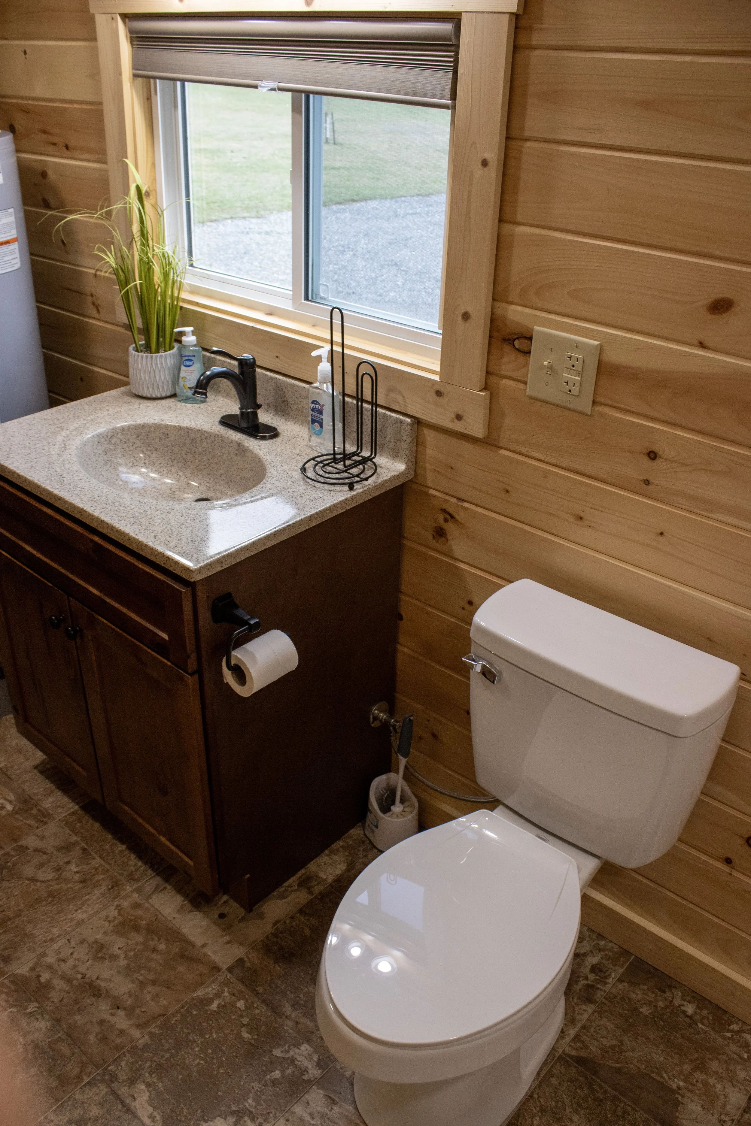 4 bed cabin spare Bath Toilet.JPG