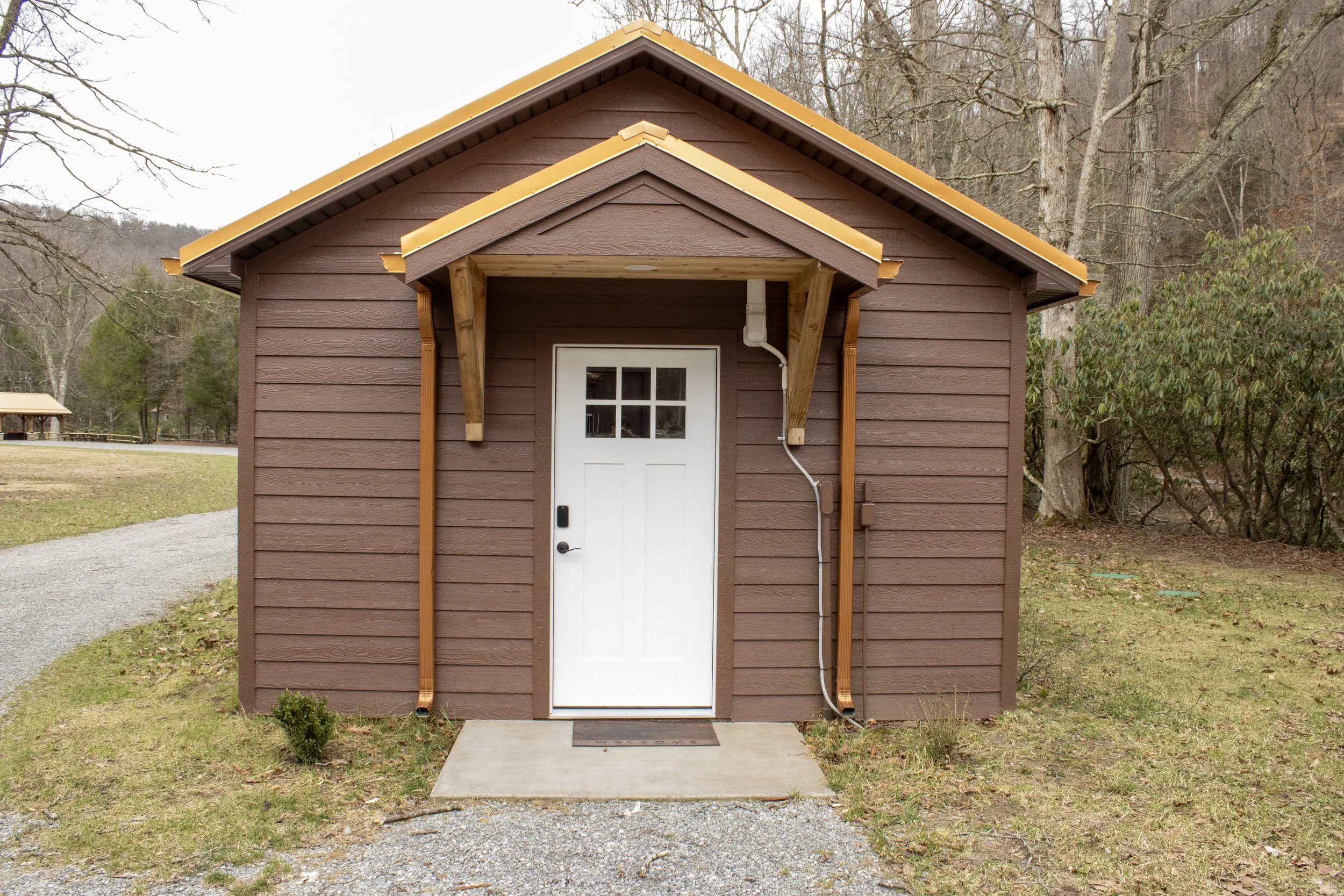 1 bed cabin front door .JPG