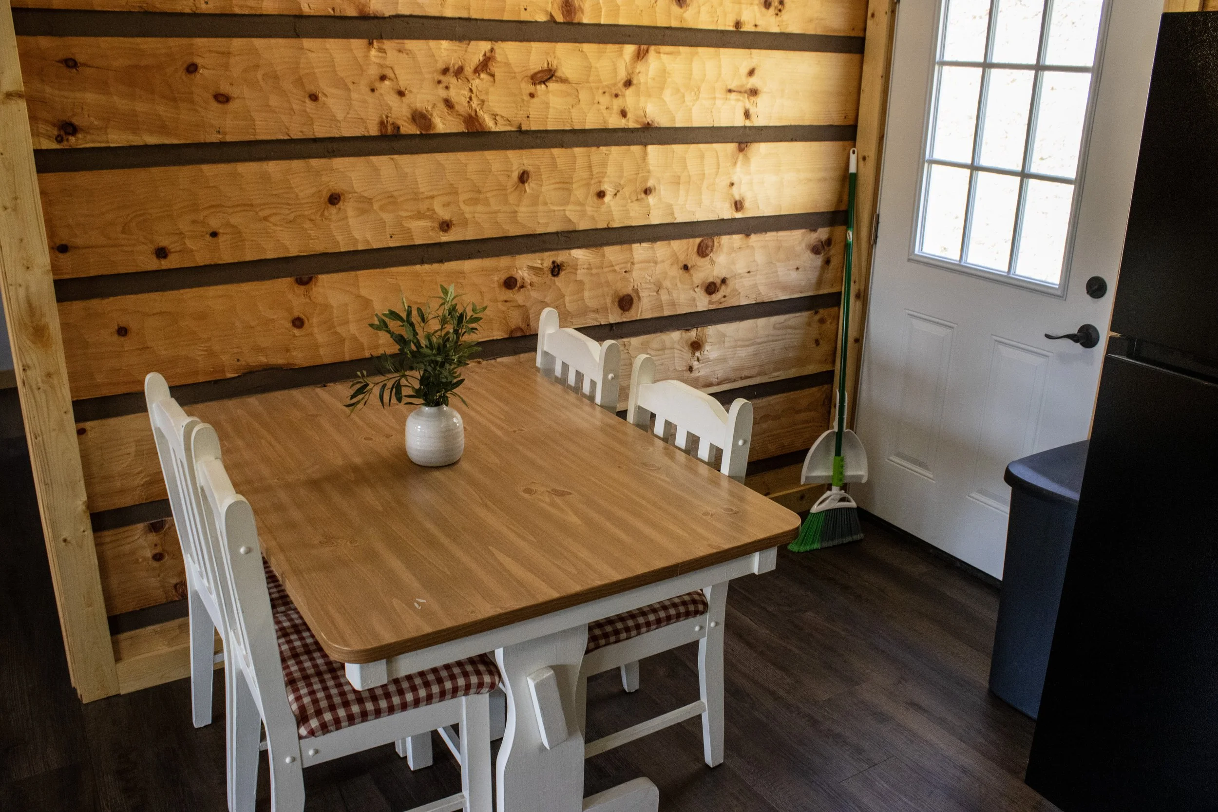 2 bed cabin table vivid.JPG