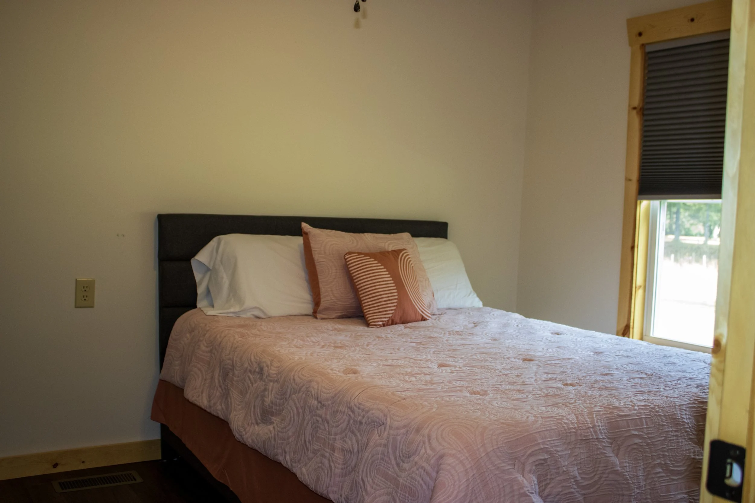 2 Bed cabin Pink Bed.JPG