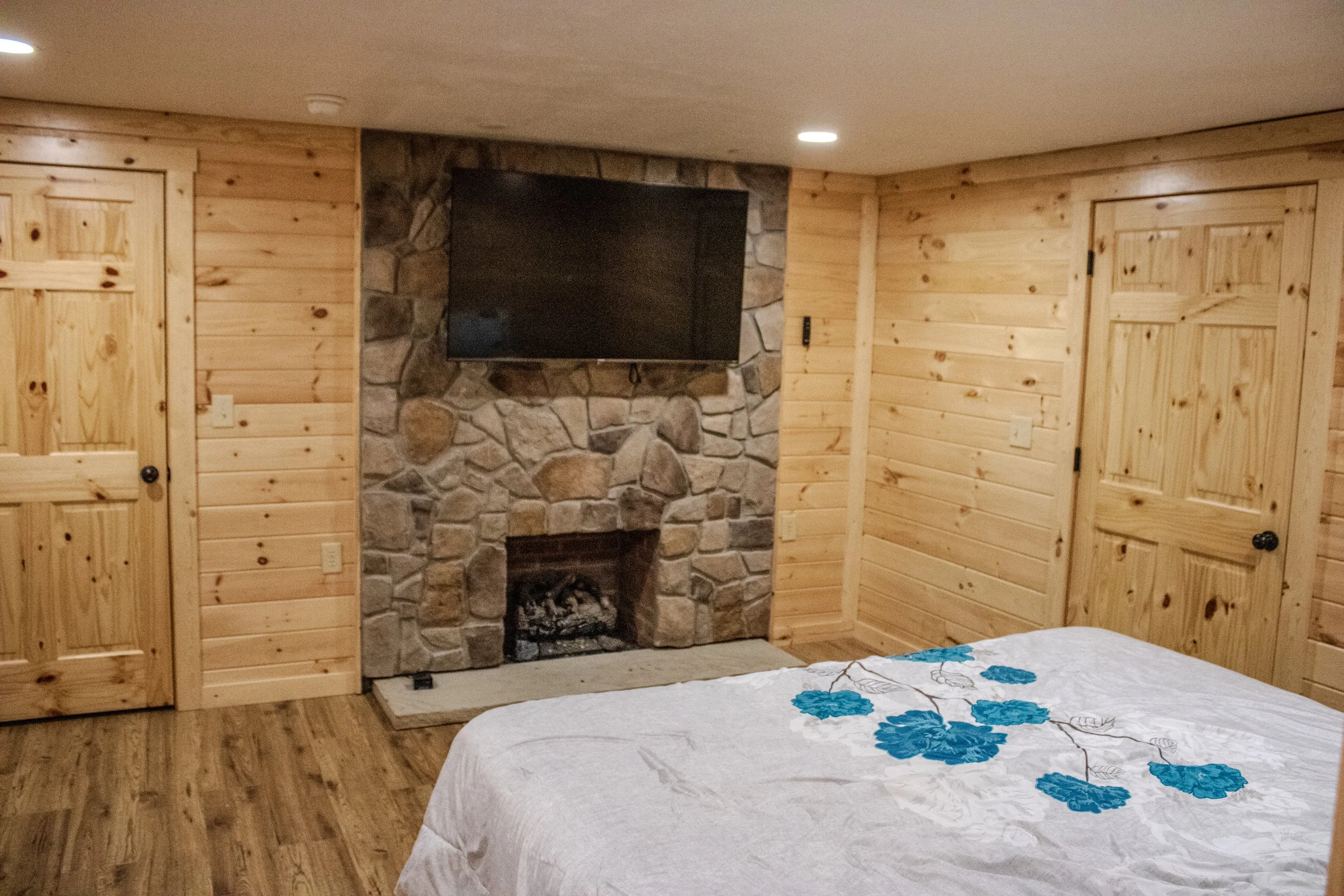 4 Bed cabin Master Bedroom Fireplace2.JPG