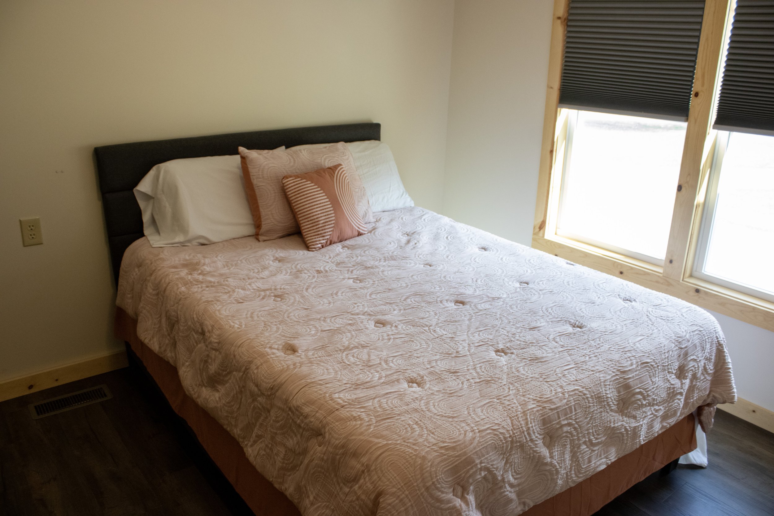 2 bed cabin bedroom 2.JPG