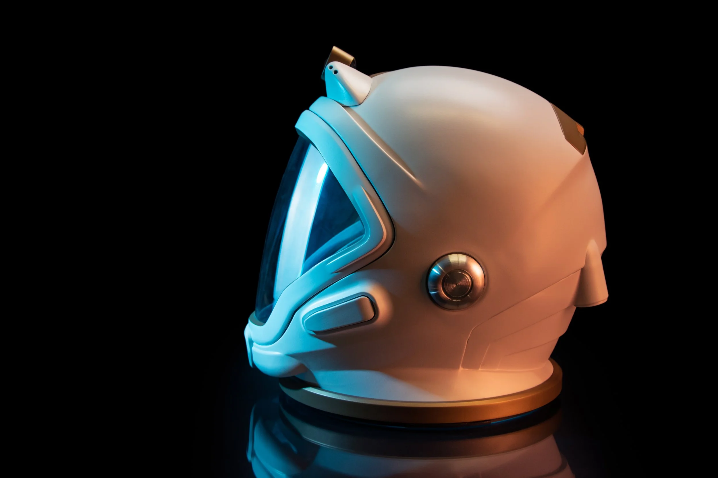 ASTRONAUT HELMET_Dane Saunders 4.jpg
