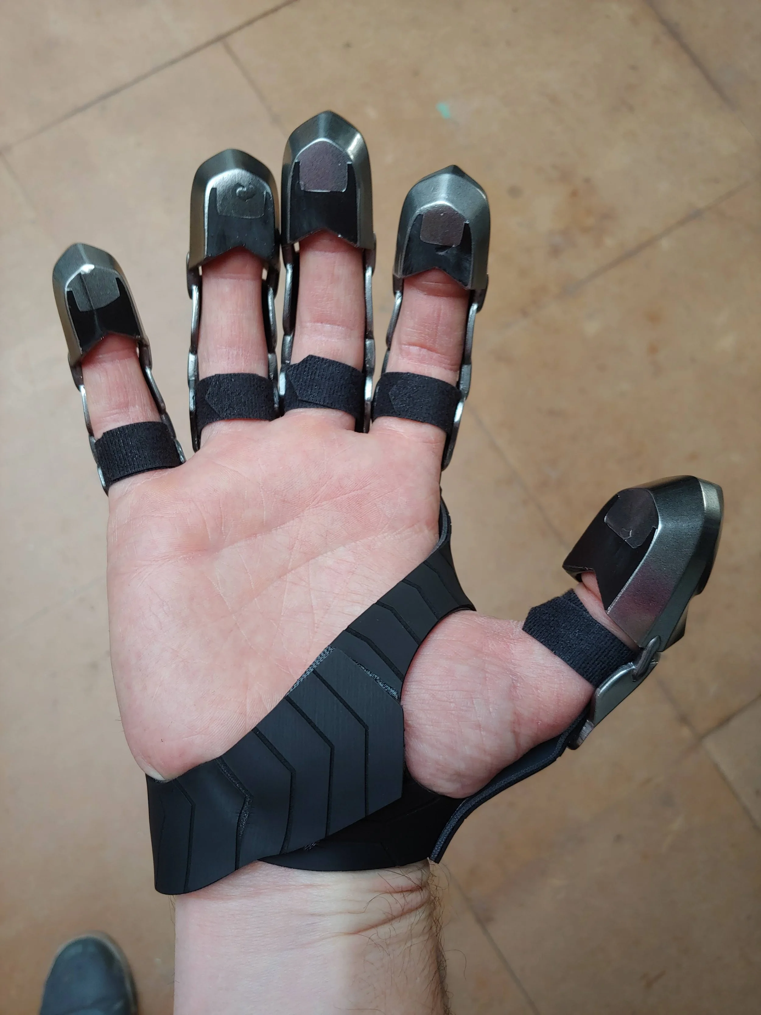 CHILLBLAINE glove armor complete palm side.jpg