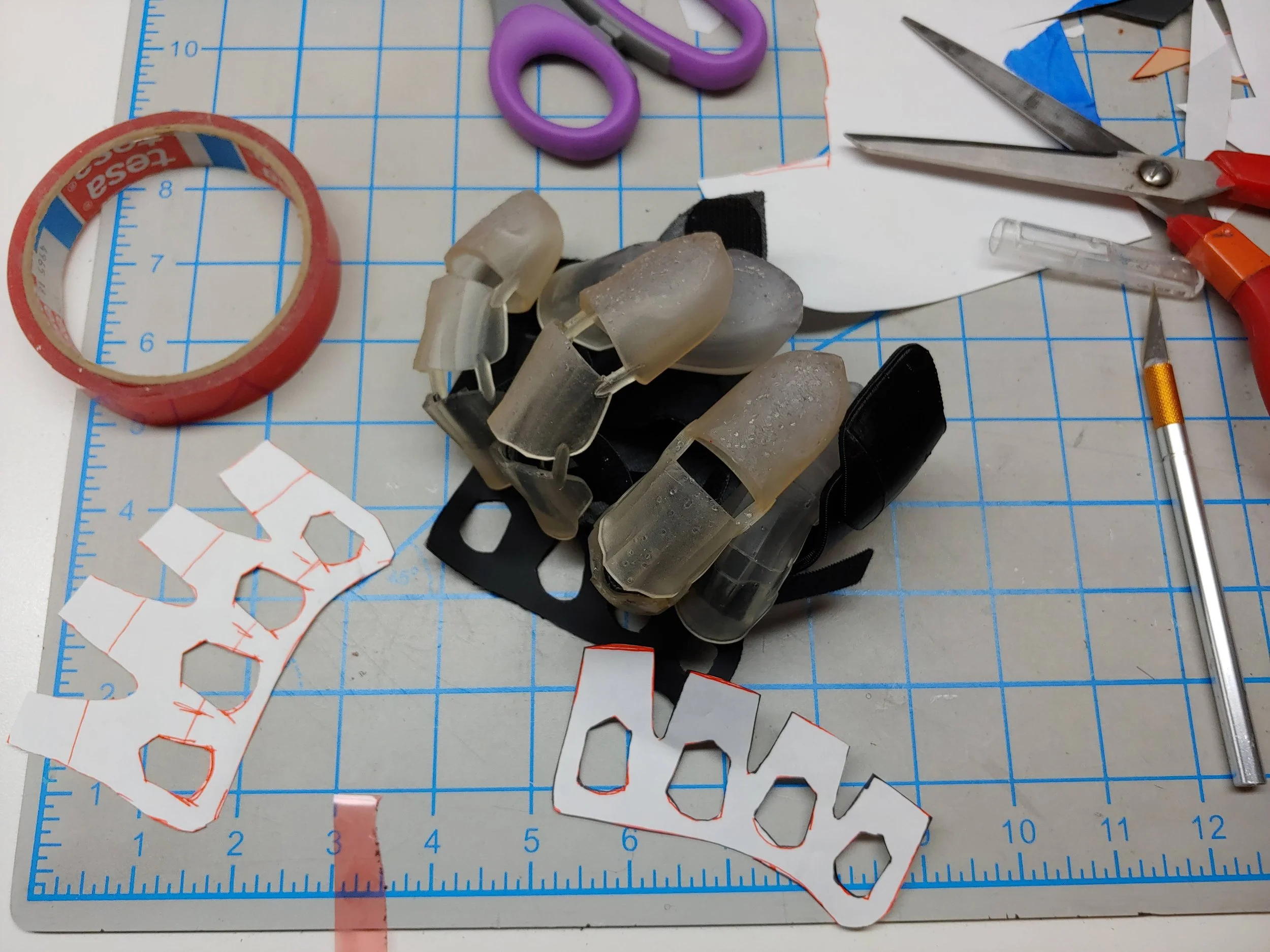 benchtop assembly and prototyping flexible finger armor.jpg