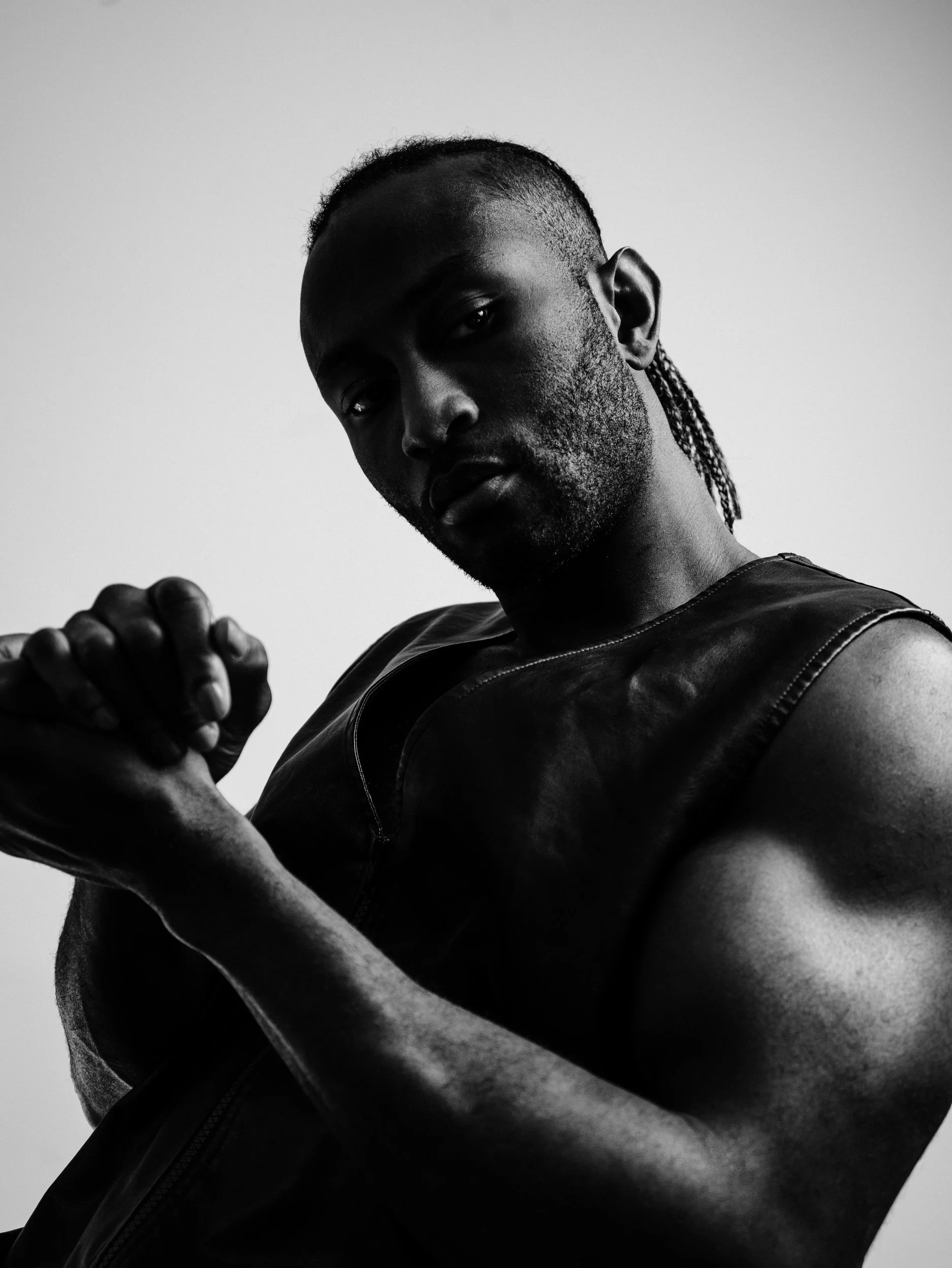 Paul Bossman wrapping his hands, dramatic black and white portrait