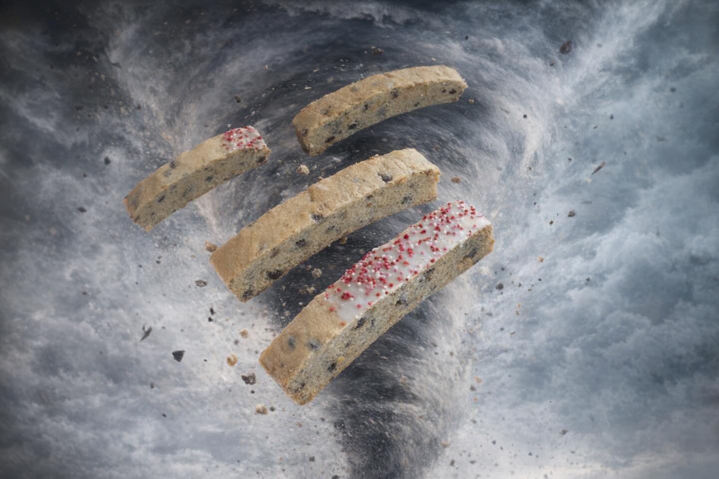 Ohio wind said: Let's see if a hottie can survive tornado mode. #ohioweather #biscotti #twohottiesbiscottis