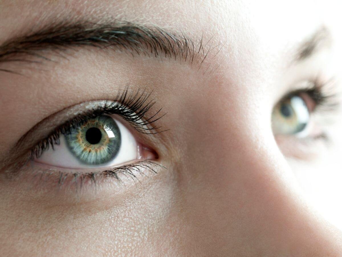 “Bipolar Eyes” Explained: Can Mania Change Your Eyes?