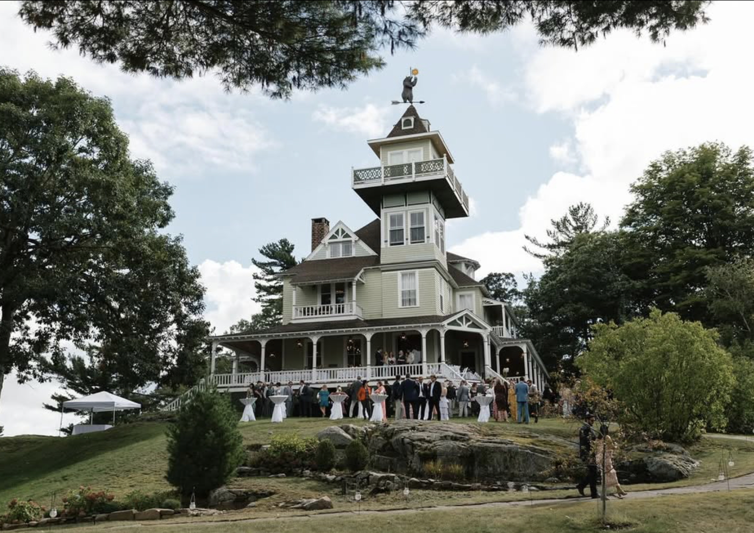 A wedding cocktail reception at Comfort Island
