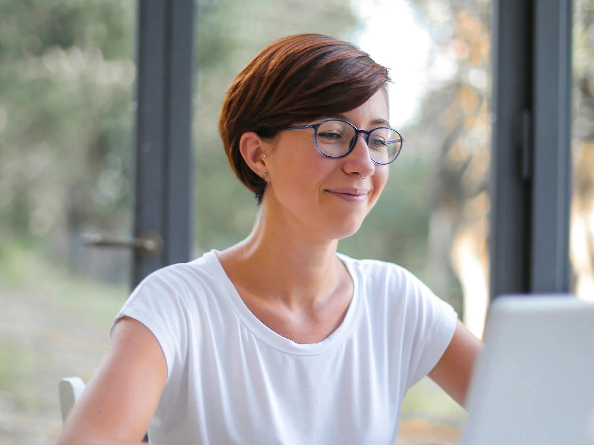 Financial adviser providing personalised financial advice