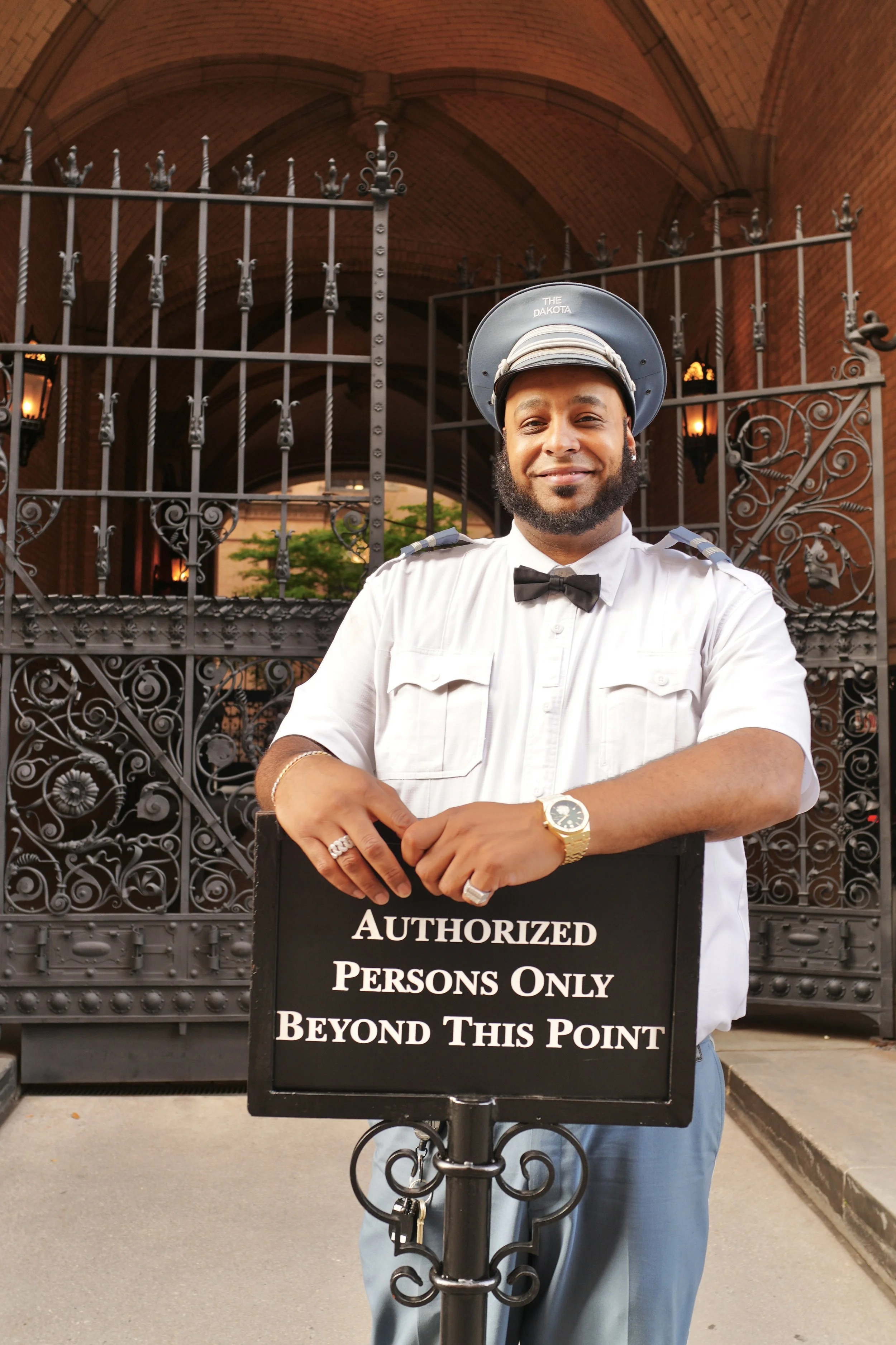 dakota-doorman-72nd-street-entrance.JPG
