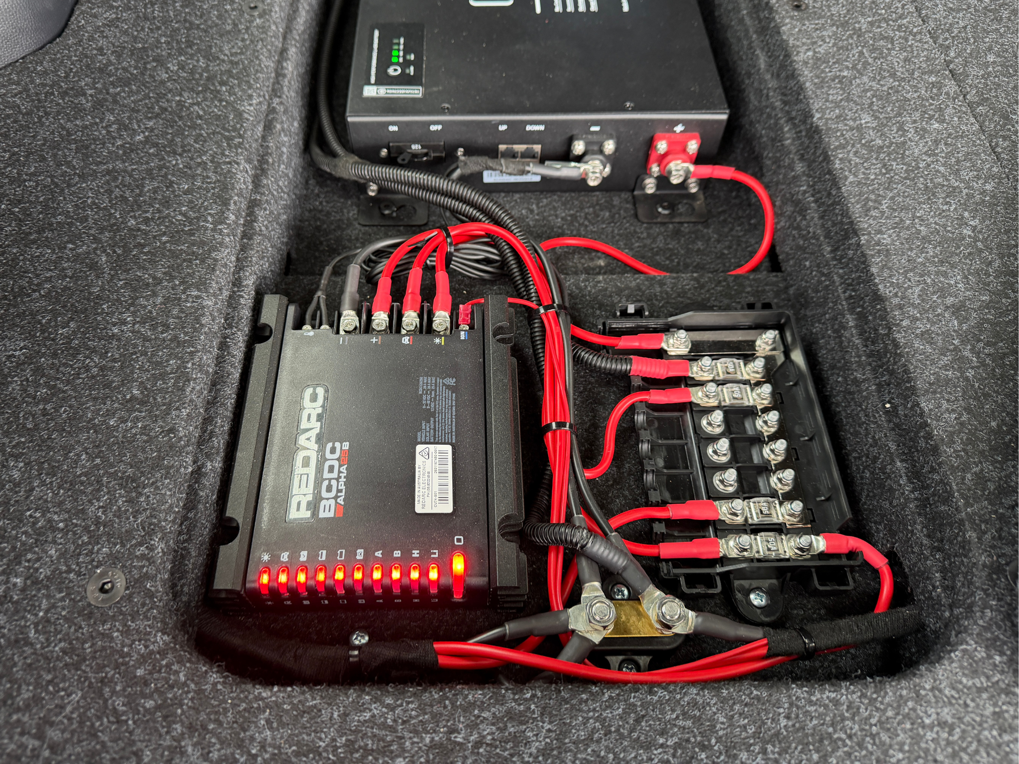 PowerDeck Redarc Alpha 25 charger and fuse block.png