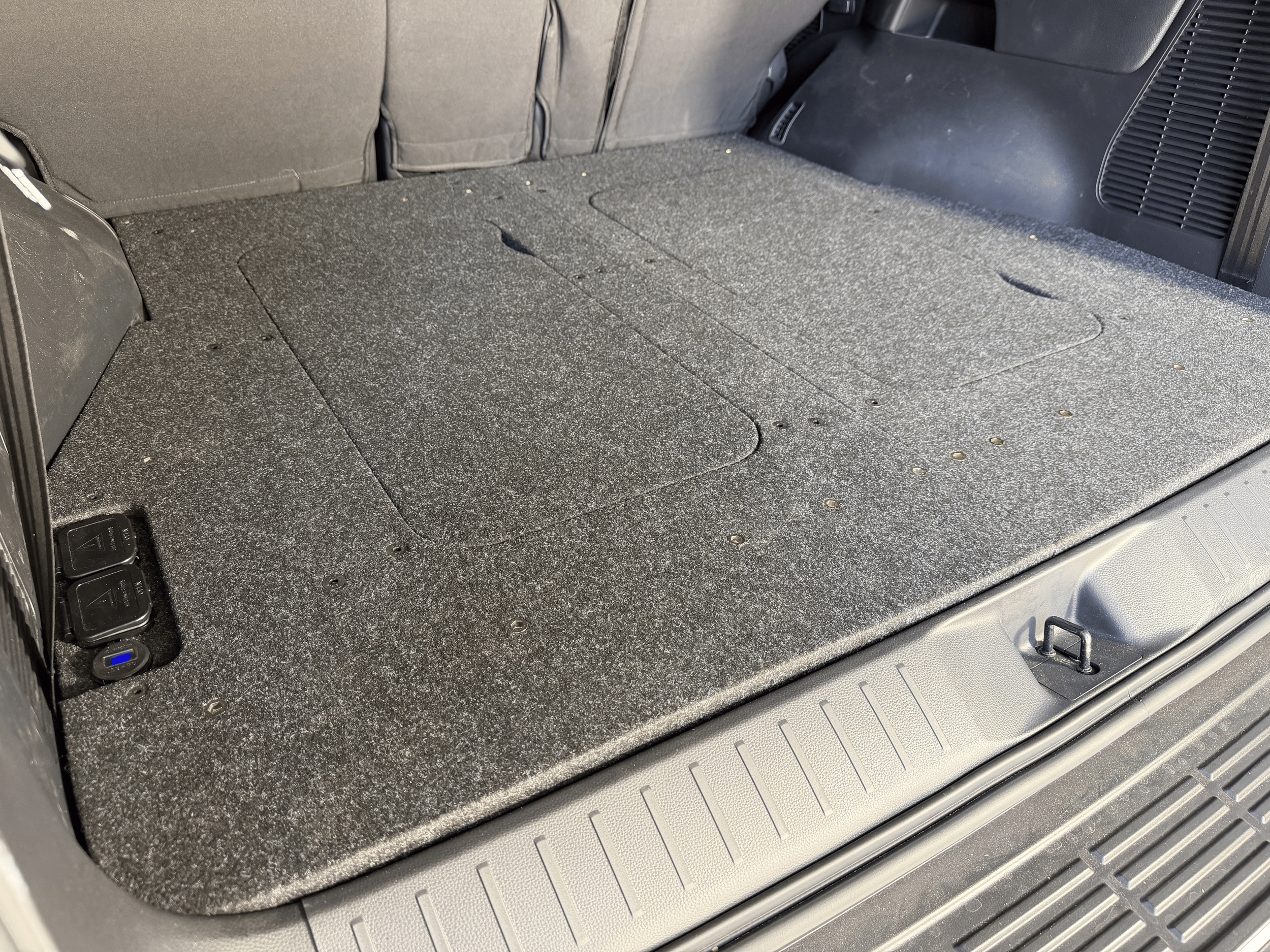 Landcruiser 300series dual battery false floor system.png