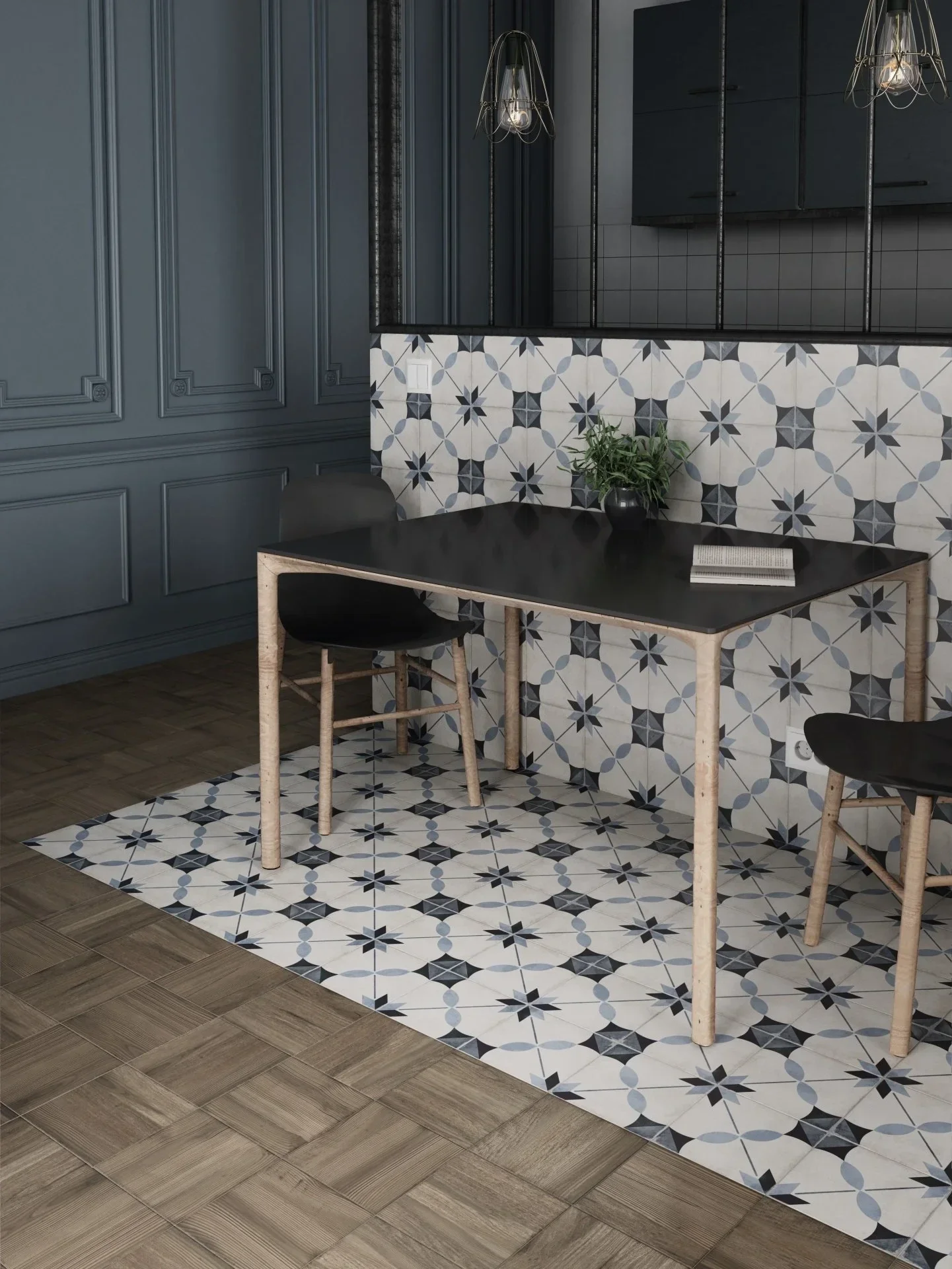 Ein moderner Innenraum mit blauer Wandverkleidung, einer schwarzen Tischfläche, einer Pflanzenvasen, zwei schwarzen Stühlen, einer Wand mit dekorativen Fliesen und einer Fußboden-Einlage mit einem geometrischen Muster.