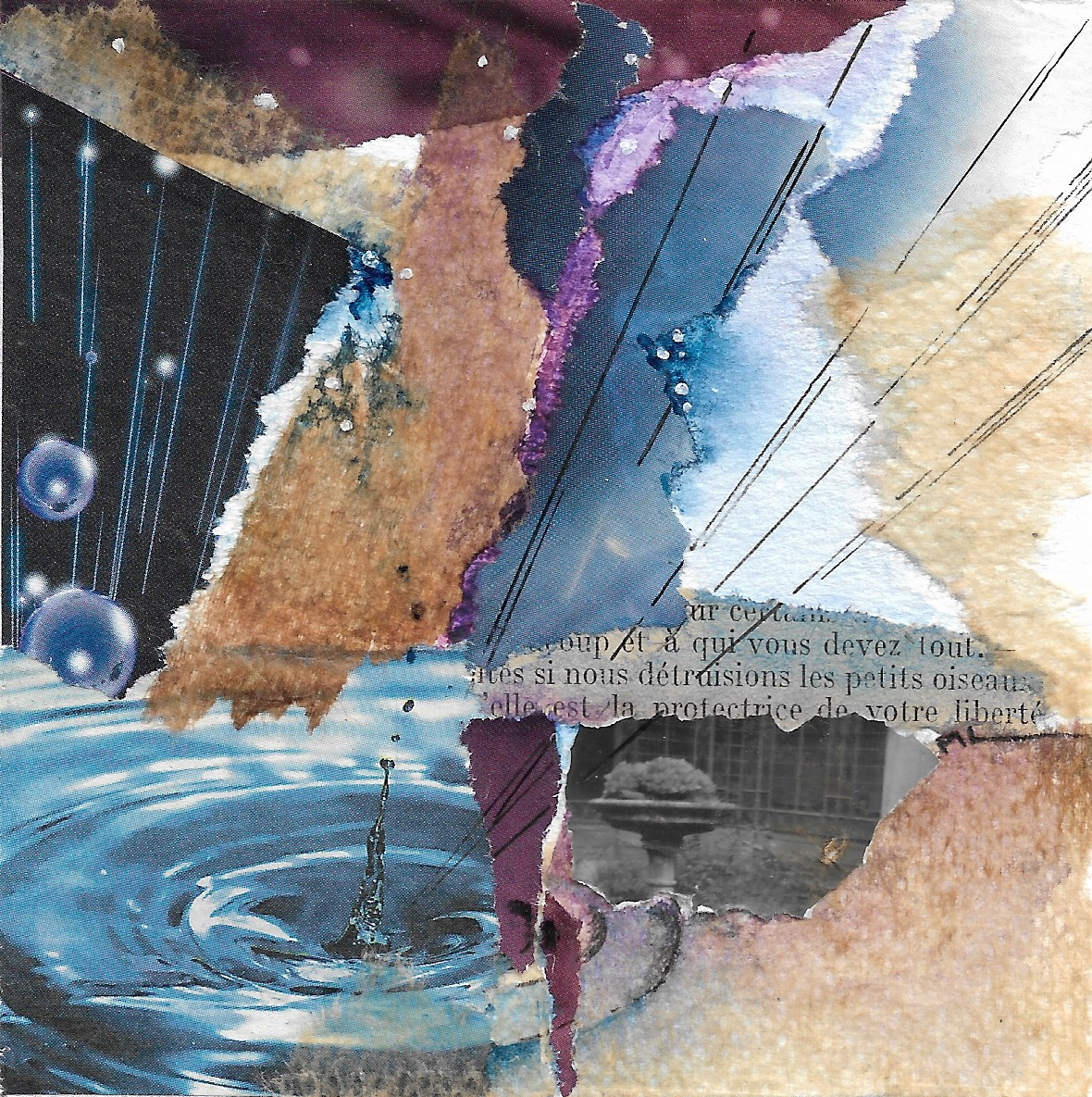 Collage d'art abstrait avec des éclaboussures d'eau, des photos en noir et blanc, des bouts de papier texturés, et des lignes noires, créant une composition complexe.